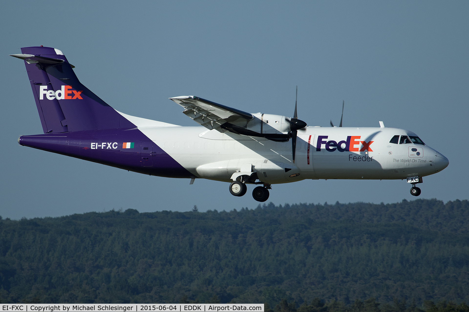 EI-FXC, 1992 ATR 42-300 C/N 310, Short final on runway 14L at the cologne airport
