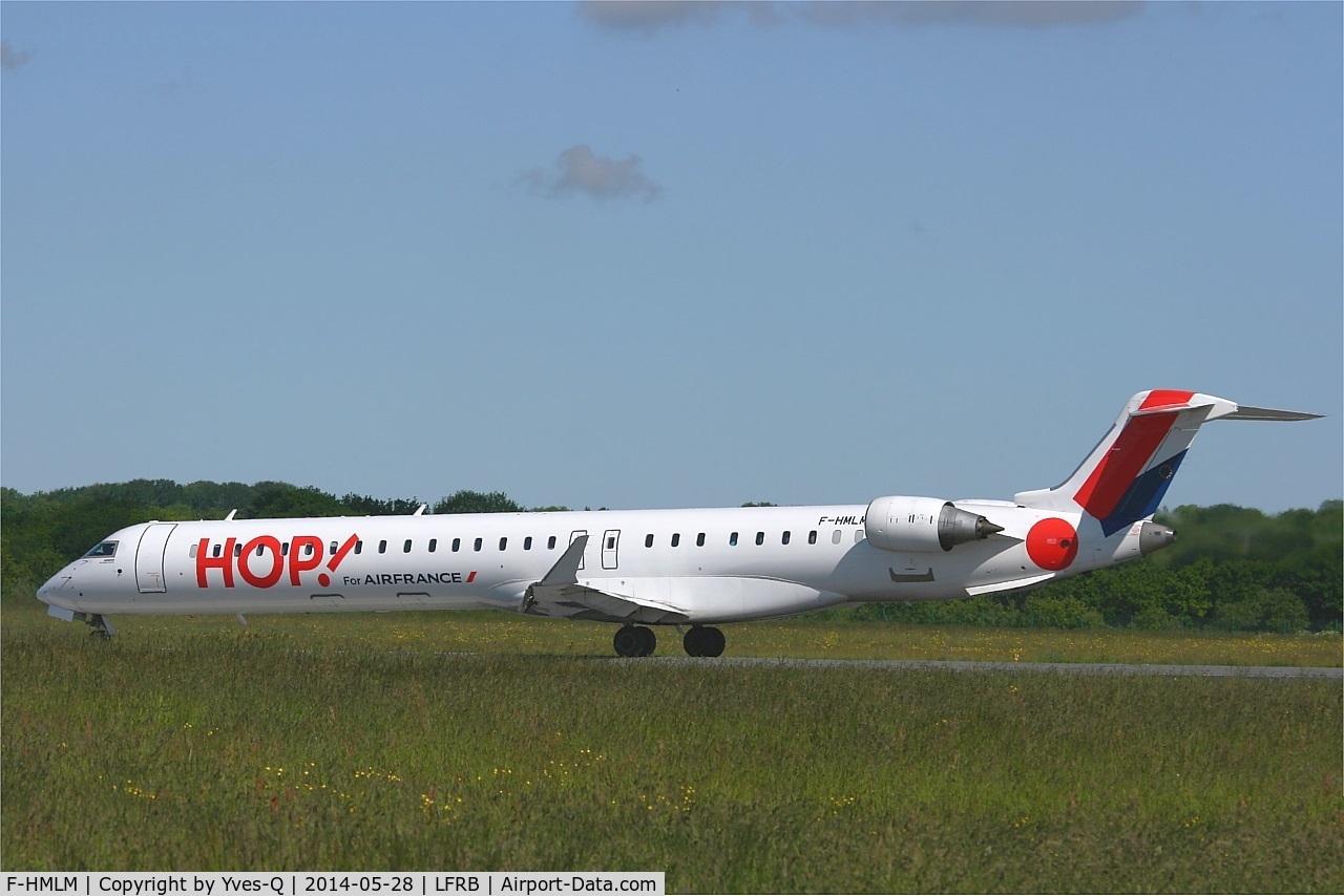 F-HMLM, 2012 Bombardier CRJ-1000EL NG (CL-600-2E25) C/N 19023, Canadair Regional Jet CRJ-1000, Taxiing to holding point rwy 07R, Brest-Bretagne Airport (LFRB-BES)