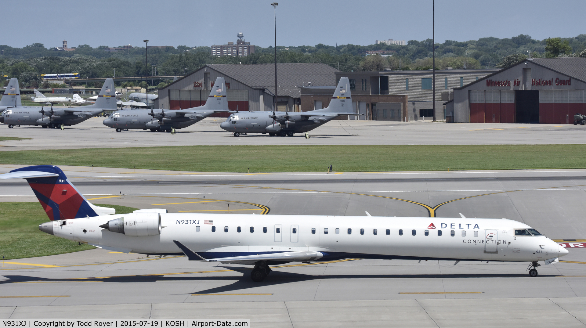 N931XJ, 2008 Bombardier CRJ-900ER (CL-600-2D24) C/N 15193, Taxiing at MSP