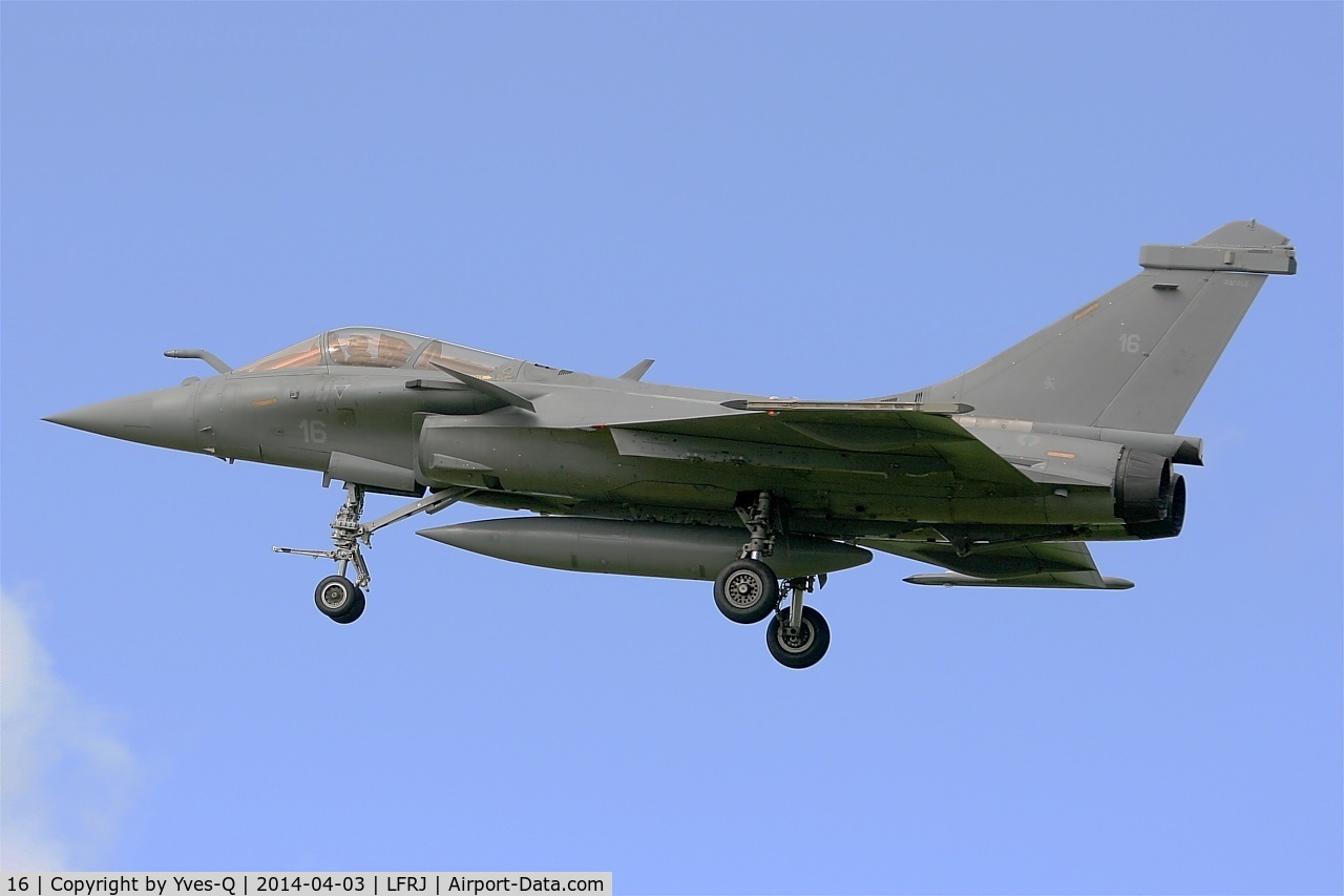 16, Dassault Rafale M C/N 16, Dassault Rafale M, Short approach rwy 08, Landivisiau Naval Air Base (LFRJ)