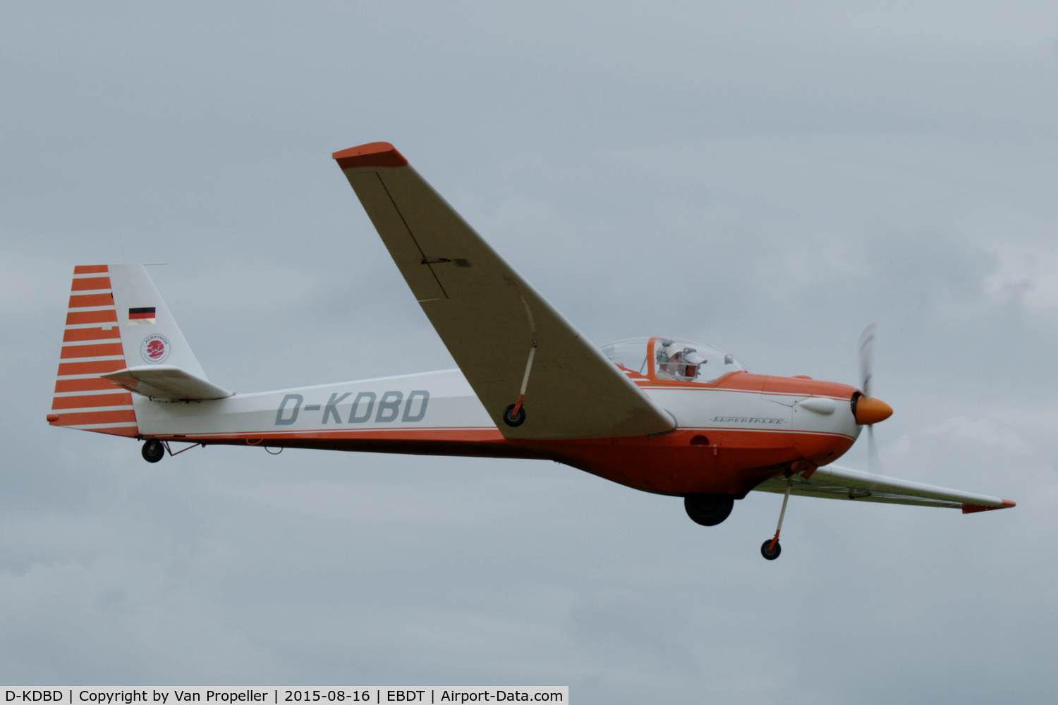 D-KDBD, Scheibe SF-25E Super Falke C/N 4343, Scheibe SF-25E Super Falke leaving the 2015 Schaffen-Diest fly-in