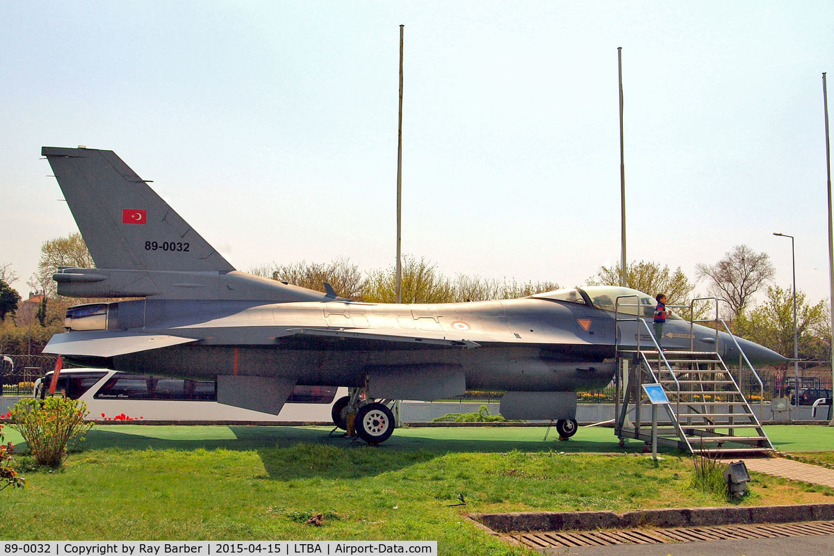 89-0032, General Dynamics F-16C C/N 4R-050, General Dynamics F-16C Fighting Falcon [4R-050] (Turkish Air Force) Istanbul-Ataturk~TC 15/04/2015