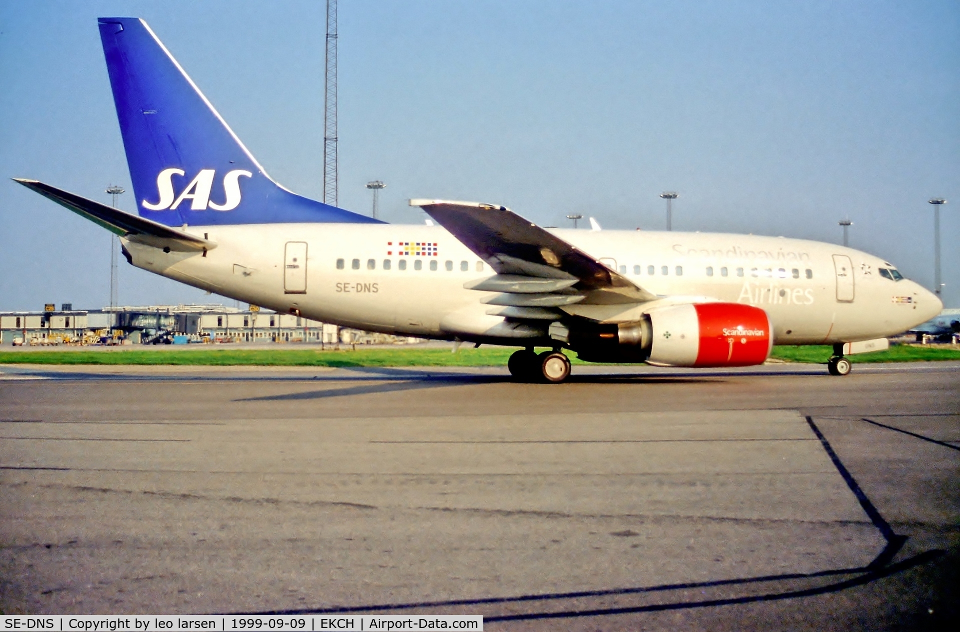 SE-DNS, 1998 Boeing 737-683 C/N 28297, Copenhagen 9.9.99