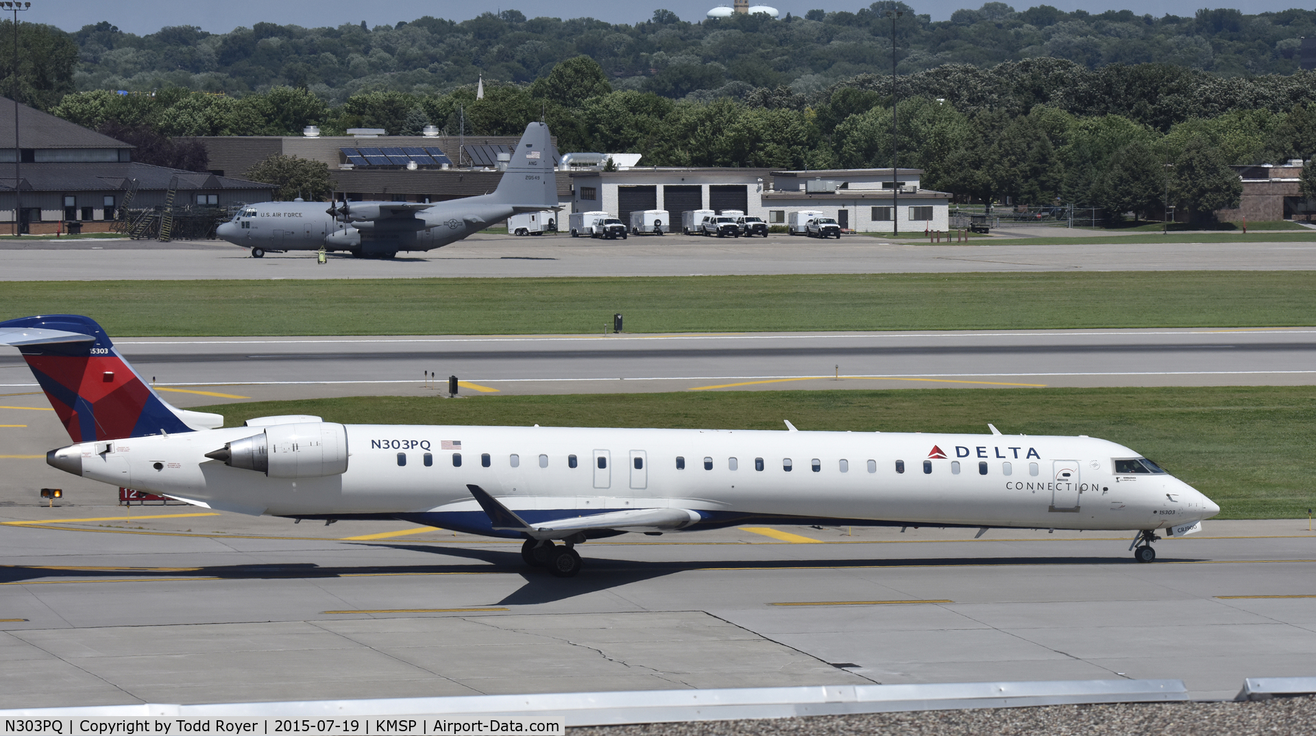 N303PQ, 2014 Bombardier CRJ-900 (CL-600-2D24) C/N 15303, Taxiing at MSP