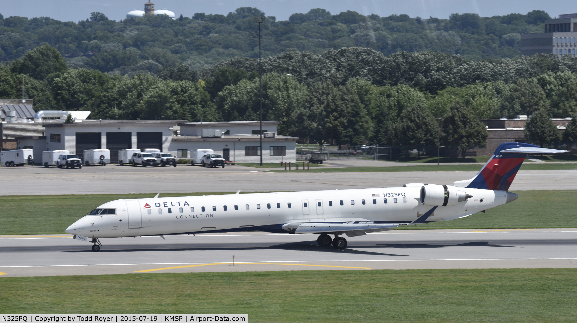 N325PQ, 2014 Bombardier CRJ-900LR (CL-600-2D24) C/N 15325, Arriving at MSP