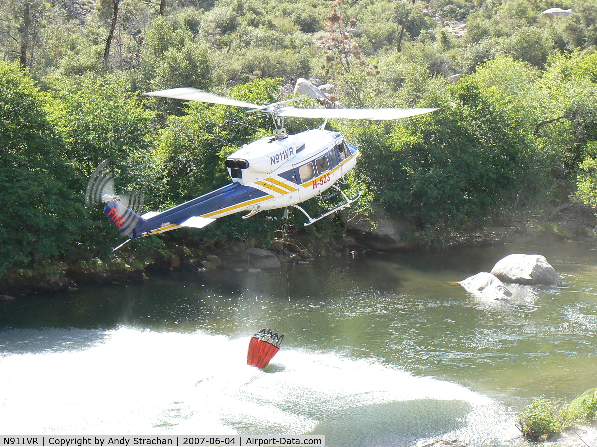 N911VR, 1980 Bell 212 C/N 30998, June 4th. 2007 Kern River California - Firefighting