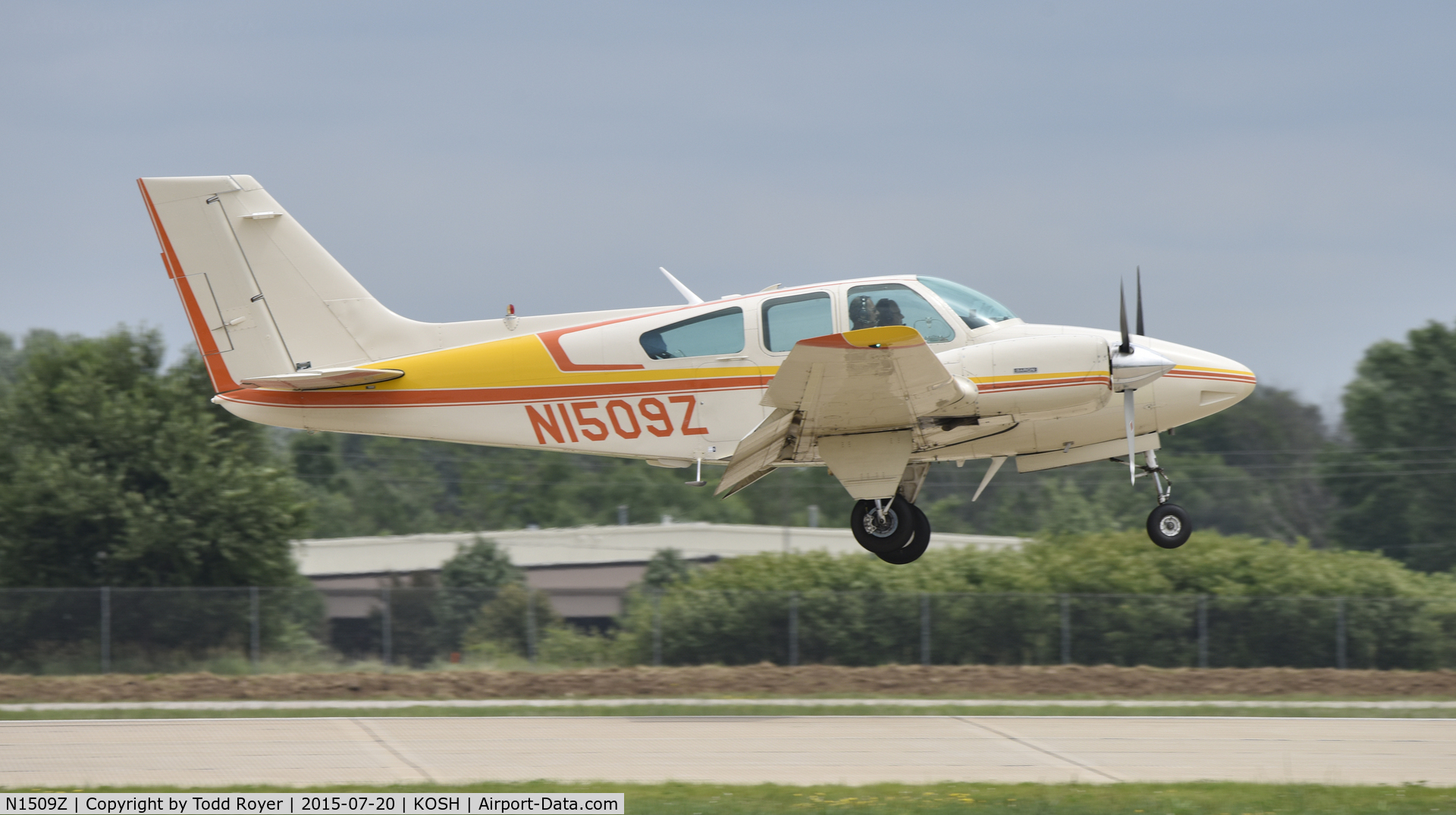 N1509Z, 1961 Beech 95-A55 Baron C/N TC-210, Airventure 2015