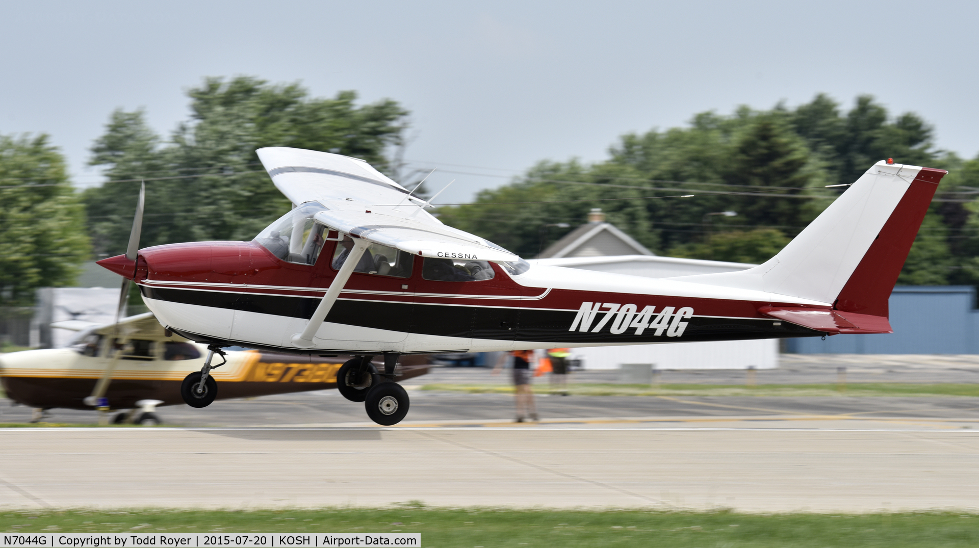 N7044G, 1969 Cessna 172K Skyhawk C/N 17258744, Airventure 2015