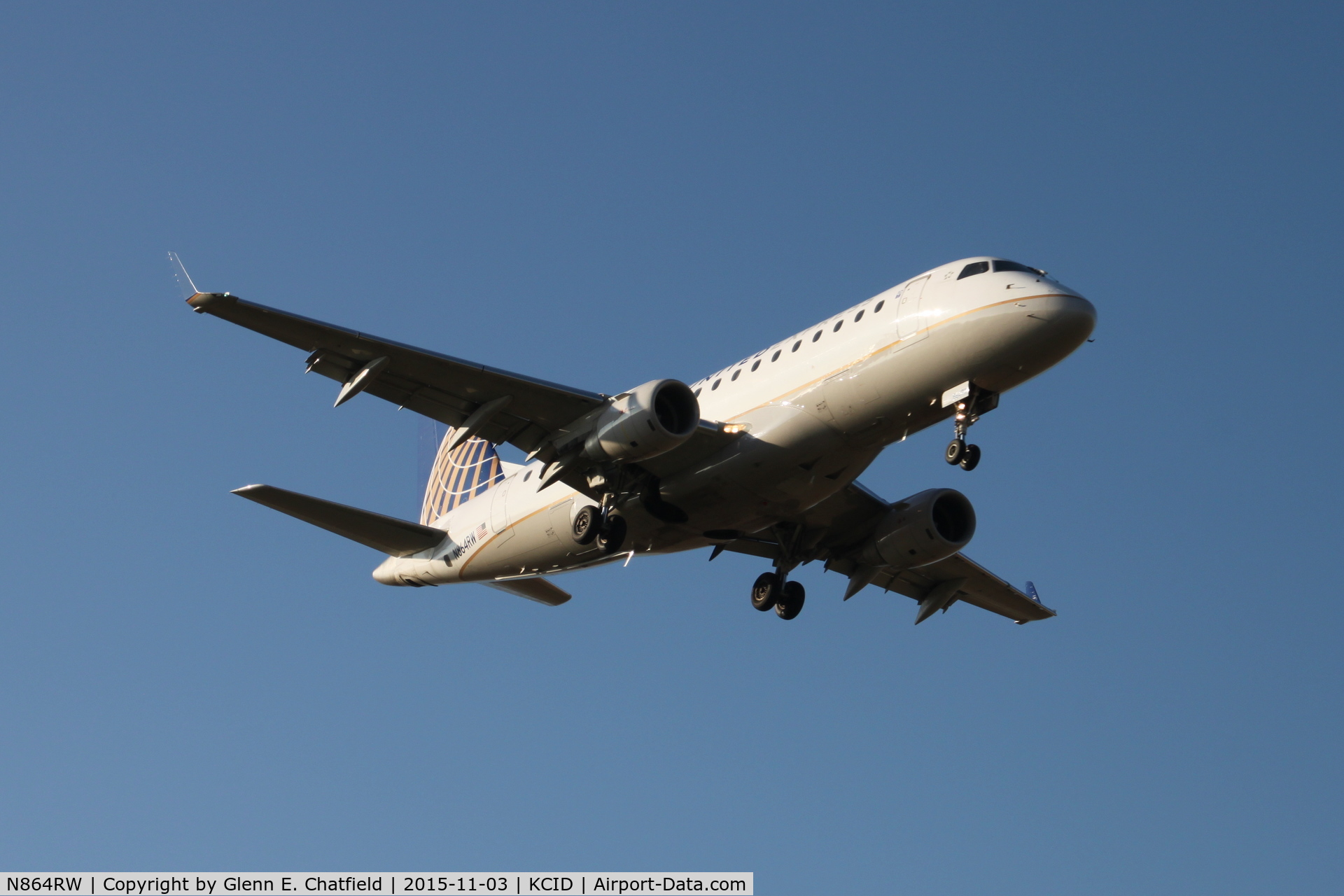 N864RW, 2006 Embraer 170SE (ERJ-170-100SE) C/N 17000117, Final approach to Runway 9