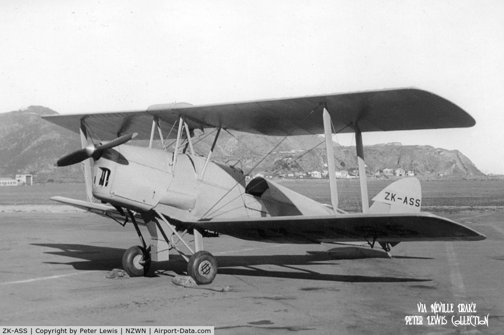 ZK-ASS, De Havilland DH-82A Tiger Moth II C/N 3223, Aerial Fertilising Ltd., Palmerston North, 1950