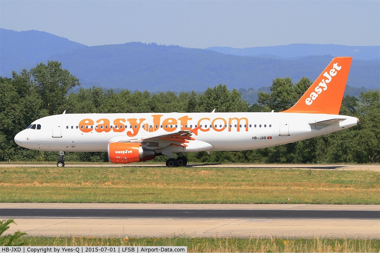 HB-JXD, 2011 Airbus A320-214 C/N 5150, Airbus A320-214, Taxiing to holding point rwy 15, Bâle-Mulhouse-Fribourg airport (LFSB-BSL)