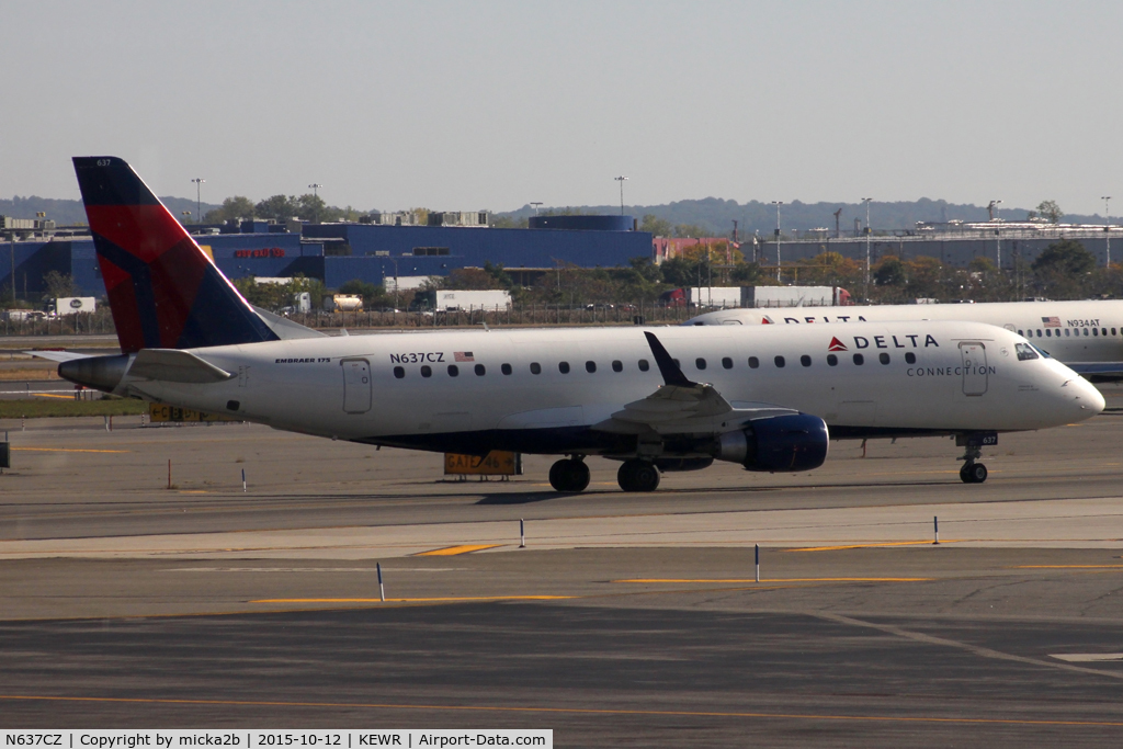 N637CZ, 2008 Embraer 175LR (ERJ-170-200LR) C/N 17000256, Taxiing