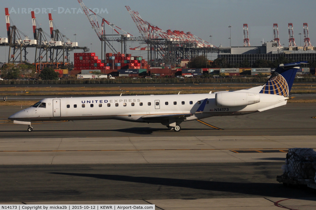 N14173, 2004 Embraer ERJ-145XR (EMB-145XR) C/N 14500872, Taxiing