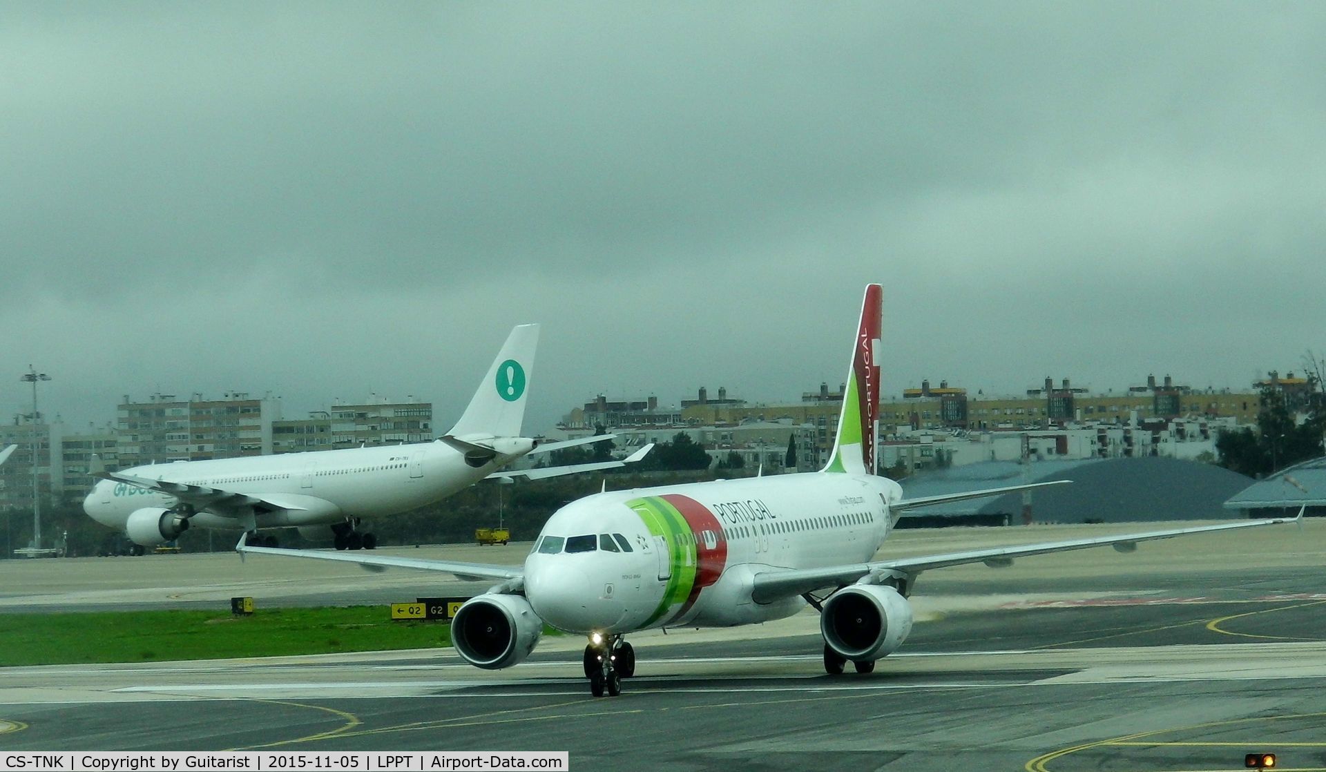 CS-TNK, 2000 Airbus A320-214 C/N 1206, At Lisbon