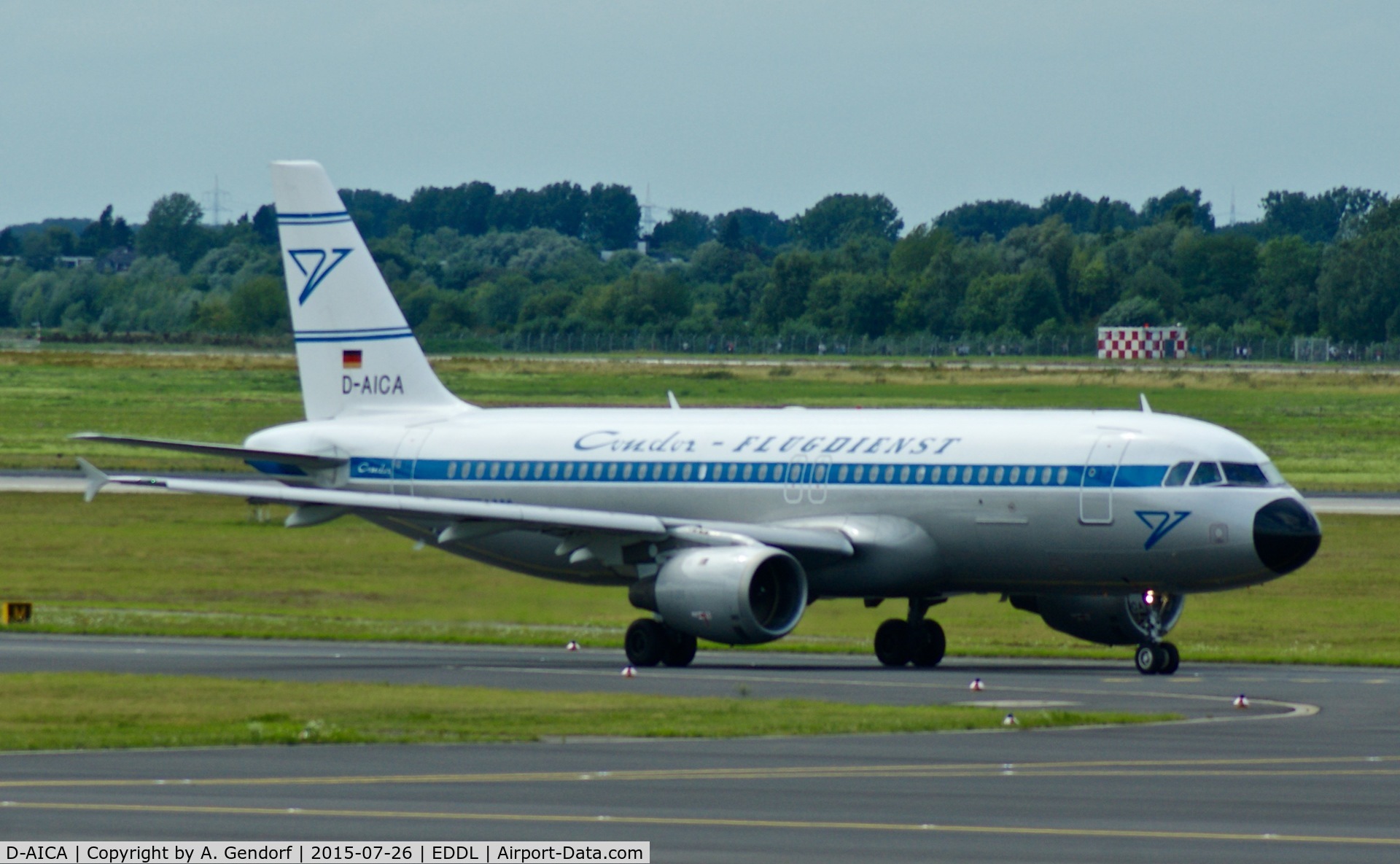 D-AICA, 1998 Airbus A320-212 C/N 774, Condor (retro cs.), here on taxiway 