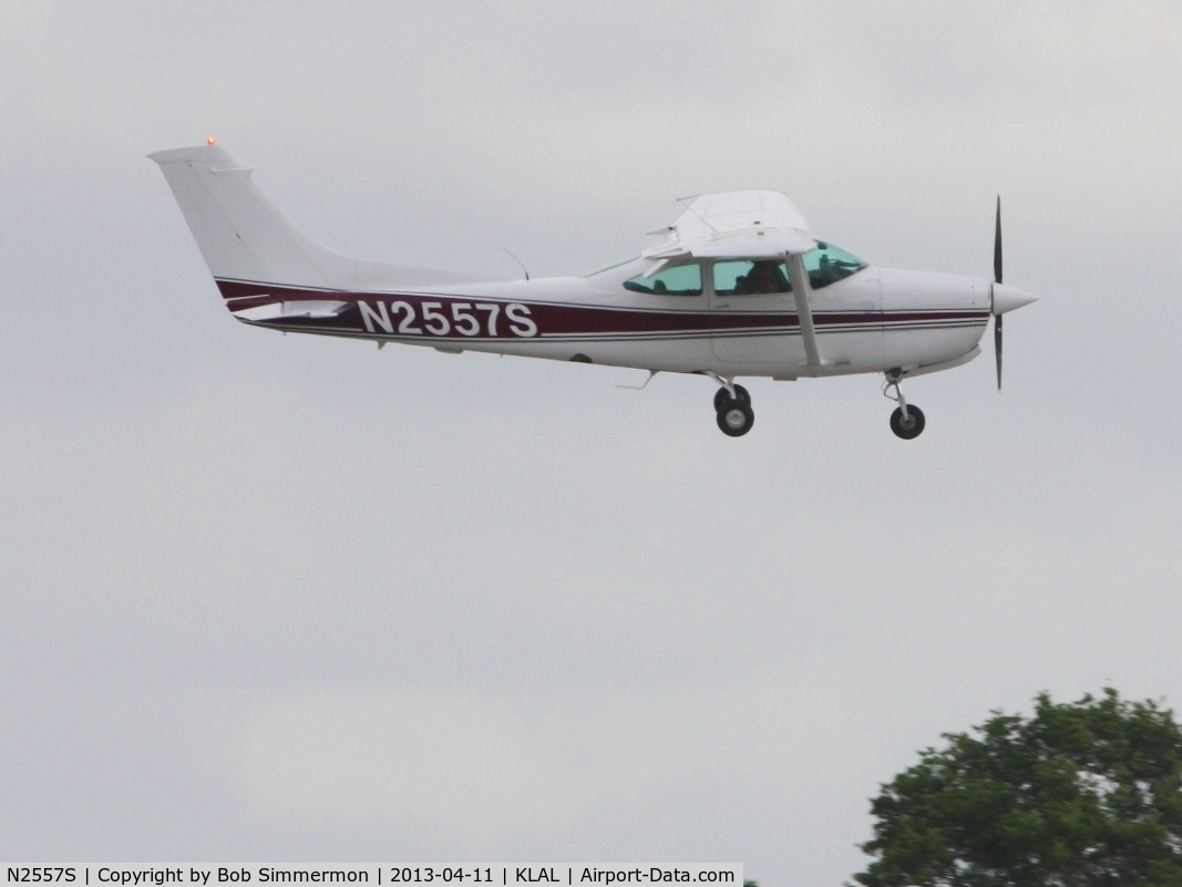 N2557S, Cessna TR182 Turbo Skylane RG C/N R18201349, Arriving at Lakeland during Sun N Fun 2013