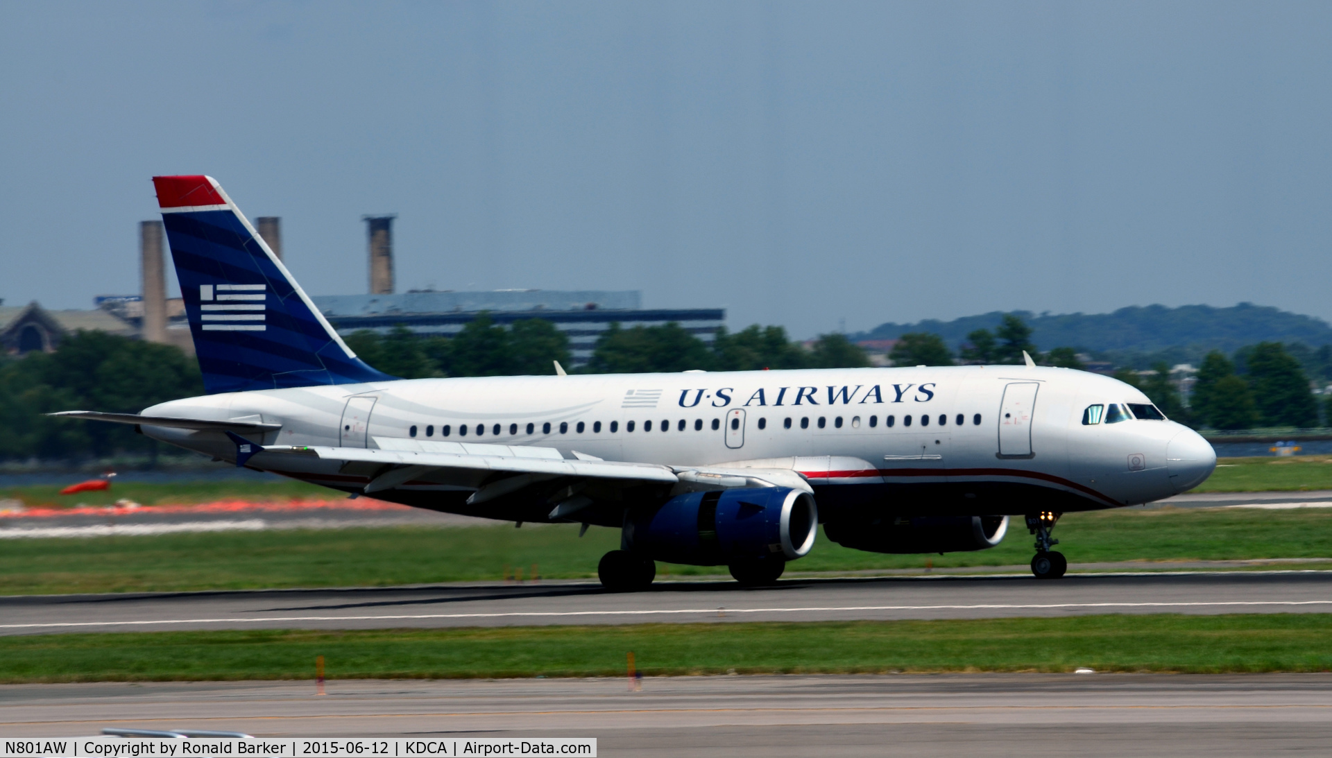 N801AW, 1998 Airbus A319-132 C/N 0889, Landing National - Check the thrust reversers