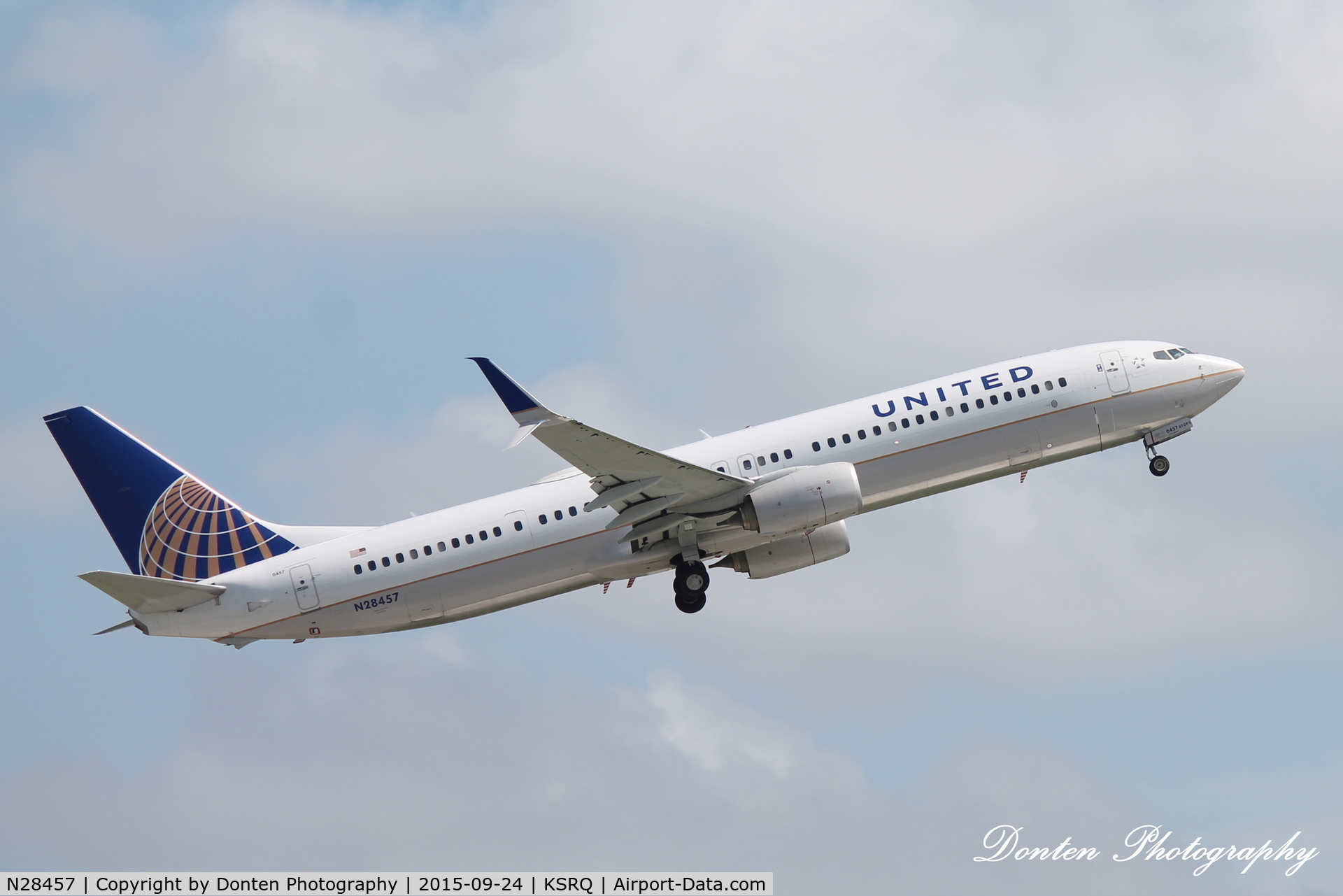 N28457, 2012 Boeing 737-924/ER C/N 41744, United Flight 1708 (N28457) departs Sarasota-Bradenton International Airport enroute to Chicago-O'Hare International Airport
