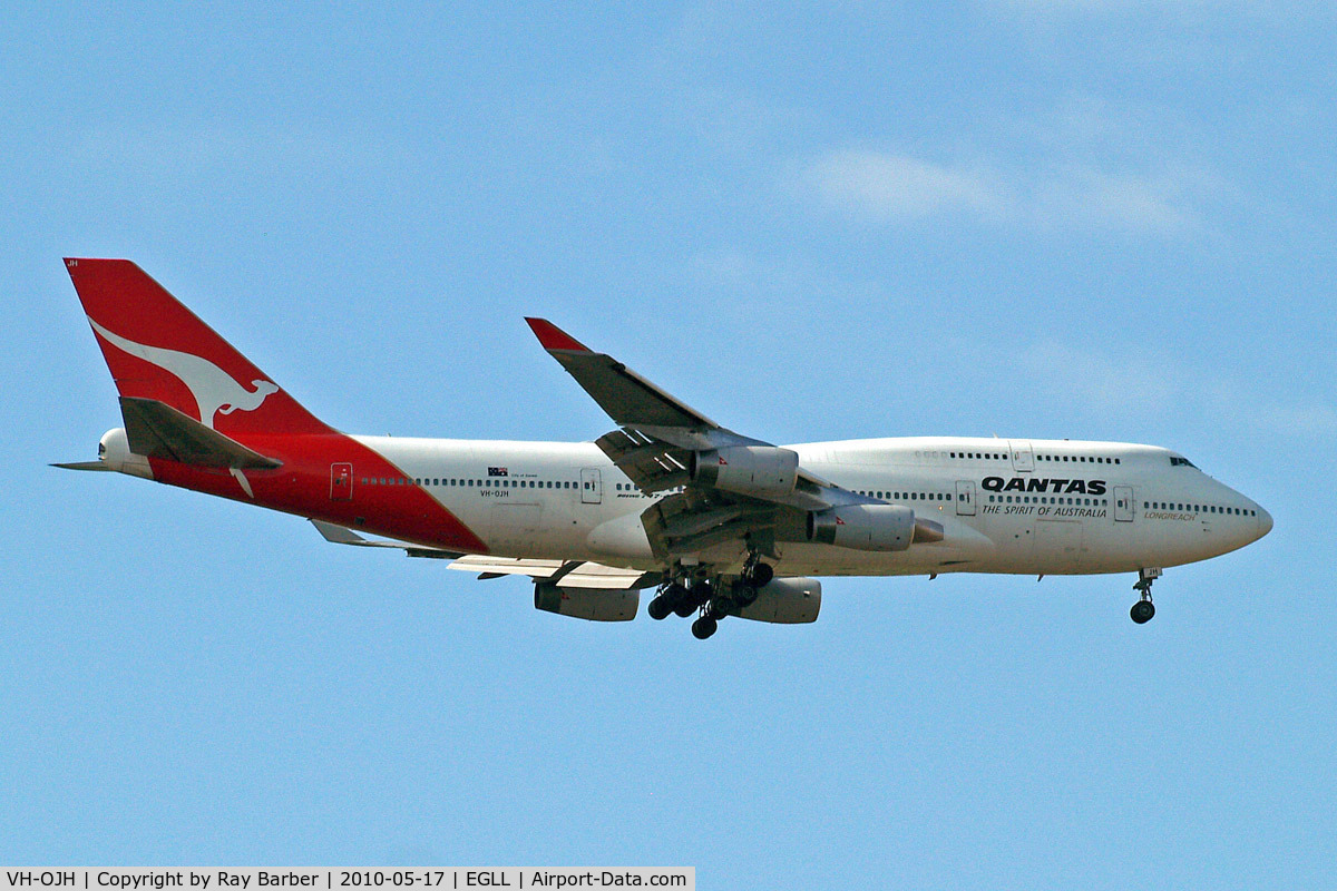 VH-OJH, 1990 Boeing 747-438 C/N 24806, Boeing 747-438 [24806] (QANTAS) Home~G 17/05/2010. On approach 27L.