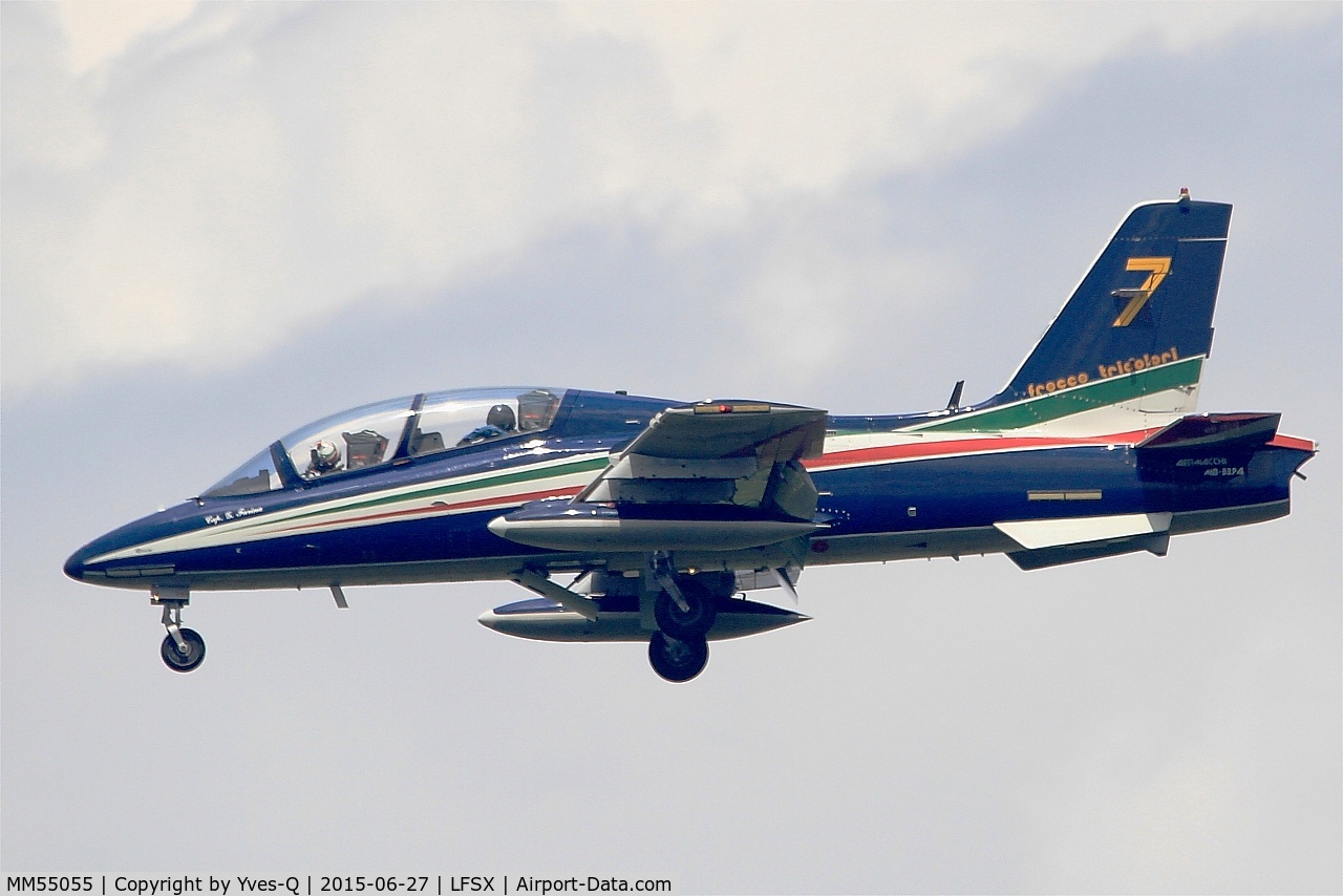 MM55055, Aermacchi MB-339PAN C/N 6851/189/AA086, Italian Air Force Aermacchi MB-339PAN, N°7 of Frecce Tricolori Aerobatic Team 2015, Short approach rwy 29, Luxeuil-Saint Sauveur Air Base 116 (LFSX)