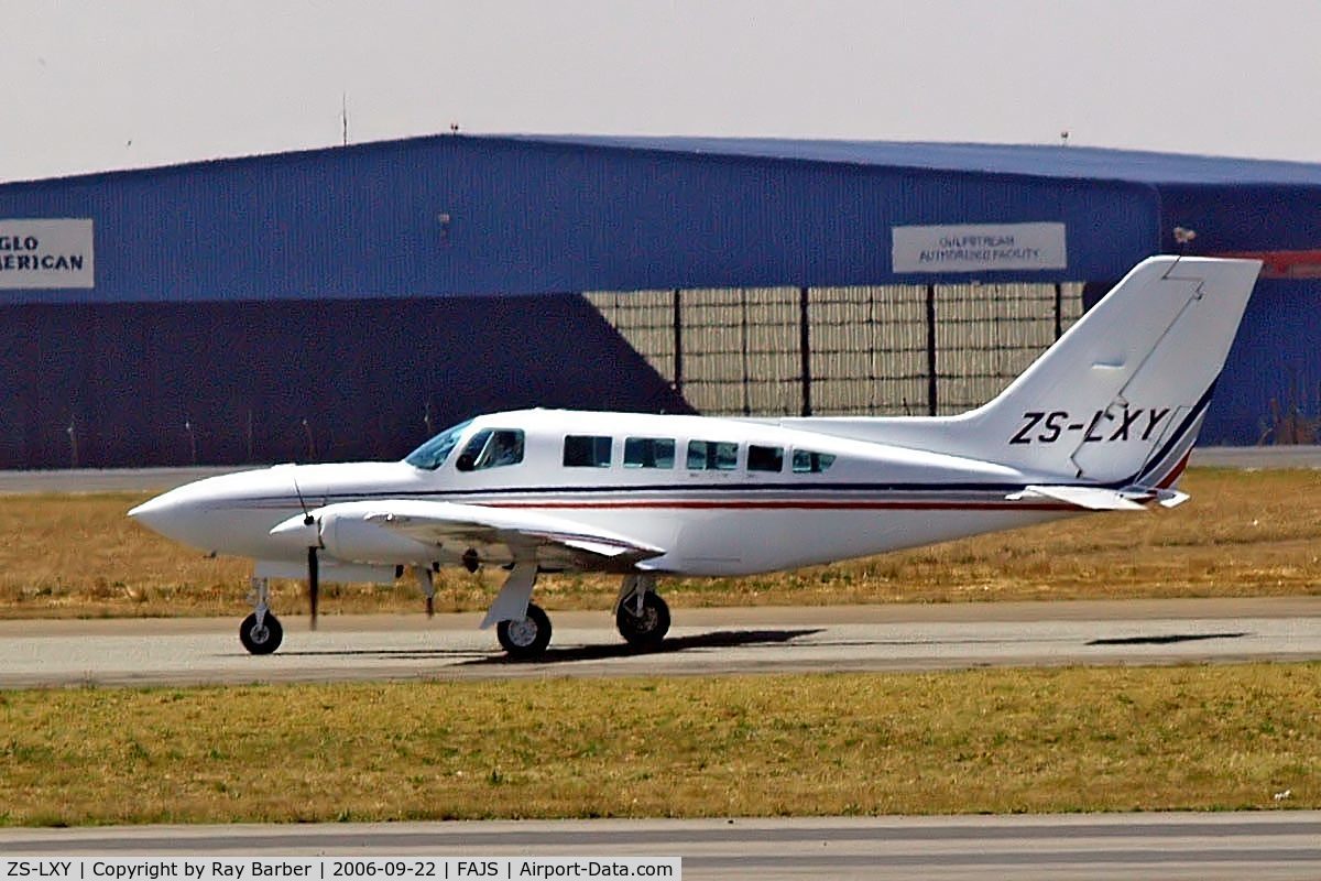 ZS-LXY, Cessna 402C C/N 402C-0453, Cessna 402C Businessliner [402C-0453] Johannesburg-International~ZS 22/09/2006