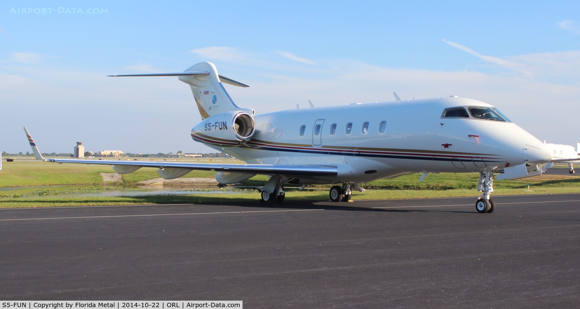 S5-FUN, 2013 Bombardier Challenger 300 (BD-100-1A10) C/N 20401, Challenger 300