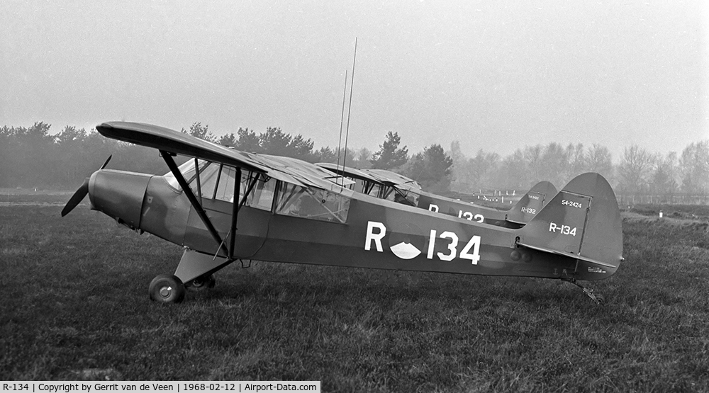 R-134, 1954 Piper L-21B Super Cub (PA-18-135) C/N 18-3824, 54-2424 together with R132 on the airstrip at Ermelo NL