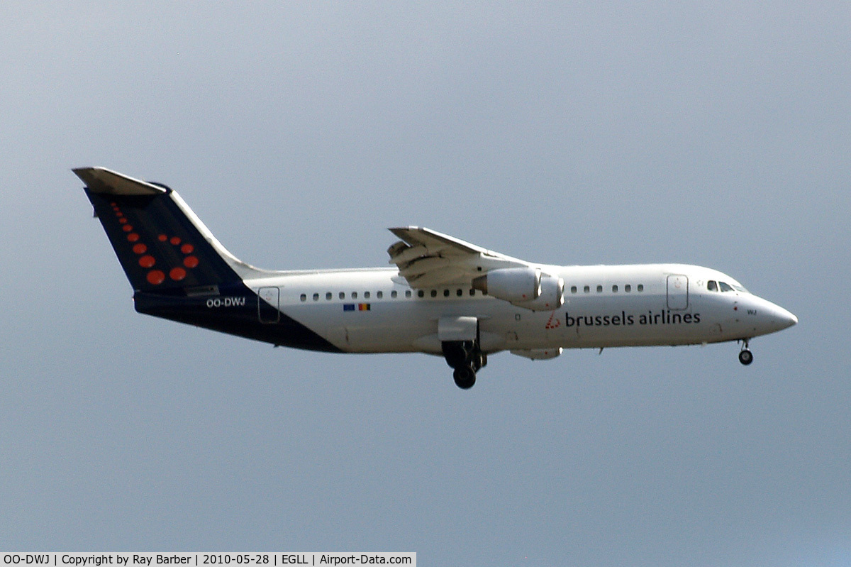 OO-DWJ, 1999 British Aerospace Avro 146-RJ100 C/N E3355, BAe 146-RJ100 [E3355] (Brussels Airlines) Home~G 28/05/2010. On approach 27L.