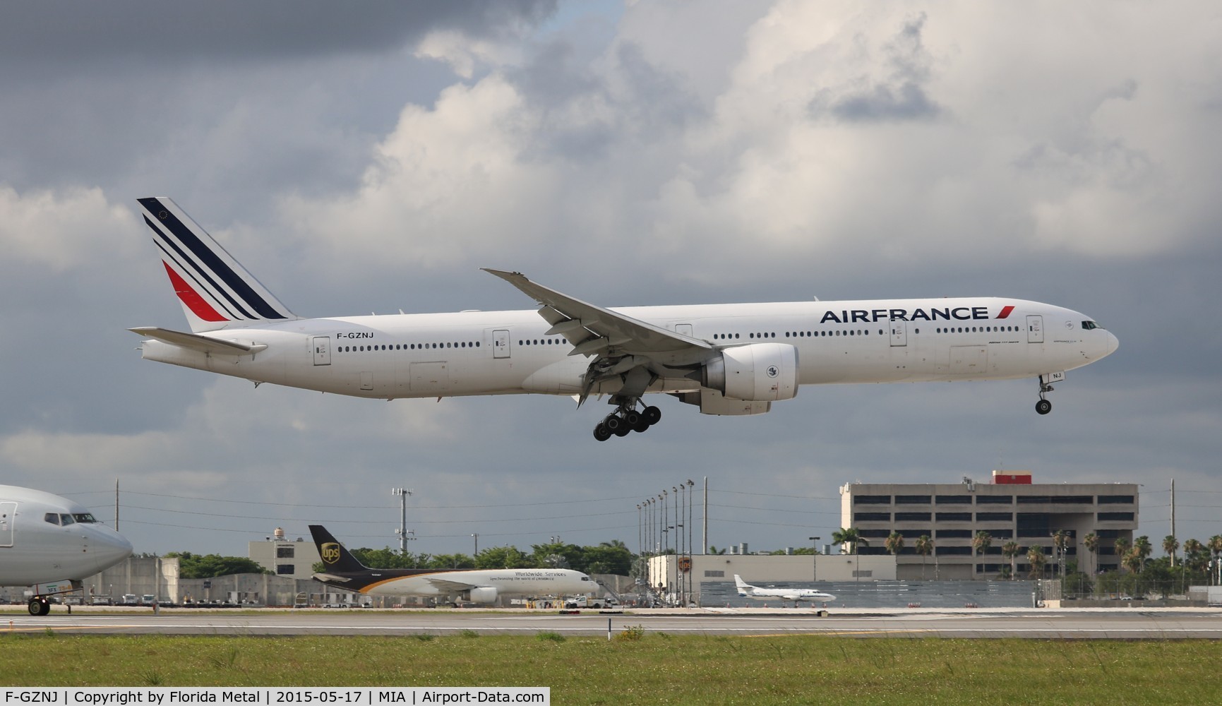 F-GZNJ, 2011 Boeing 777-328/ER C/N 38706, Air France