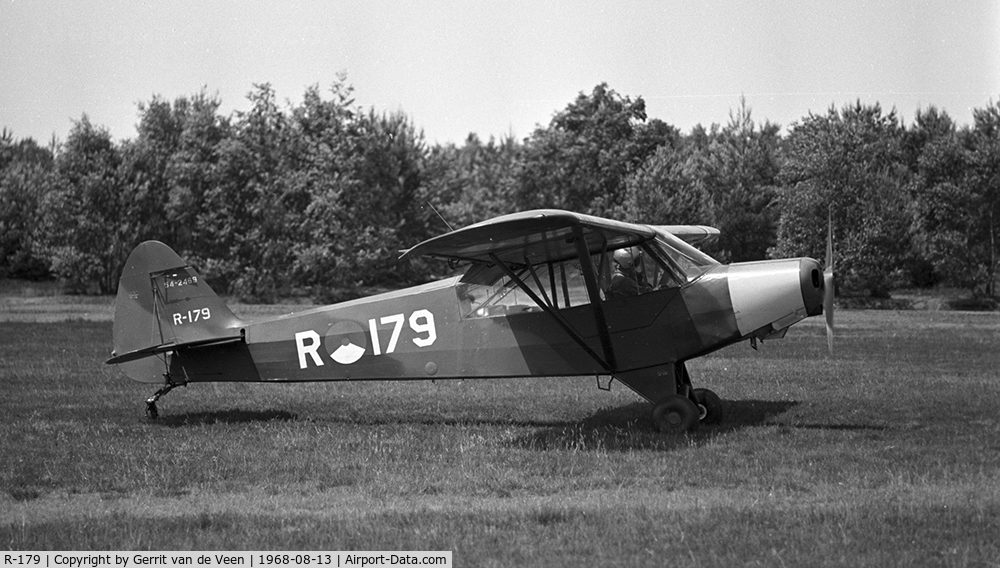 R-179, 1954 Piper L-21B Super Cub (PA-18-135) C/N 18-3869, The 54-2469 of the EVO with dayglow nose at Ermelo LAS