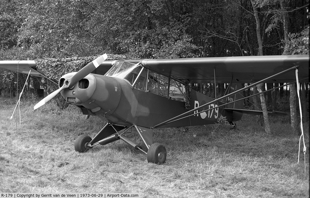 R-179, 1954 Piper L-21B Super Cub (PA-18-135) C/N 18-3869, The R-179 well camouflaged at Deelen AFB