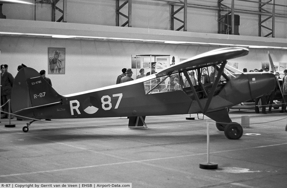 R-87, 1953 Piper L-18C Super Cub C/N 18-3185, This 53-4785 was present in the Soesterberg Aviation Museum in 1968. It was then situated in one of the large hangars on base