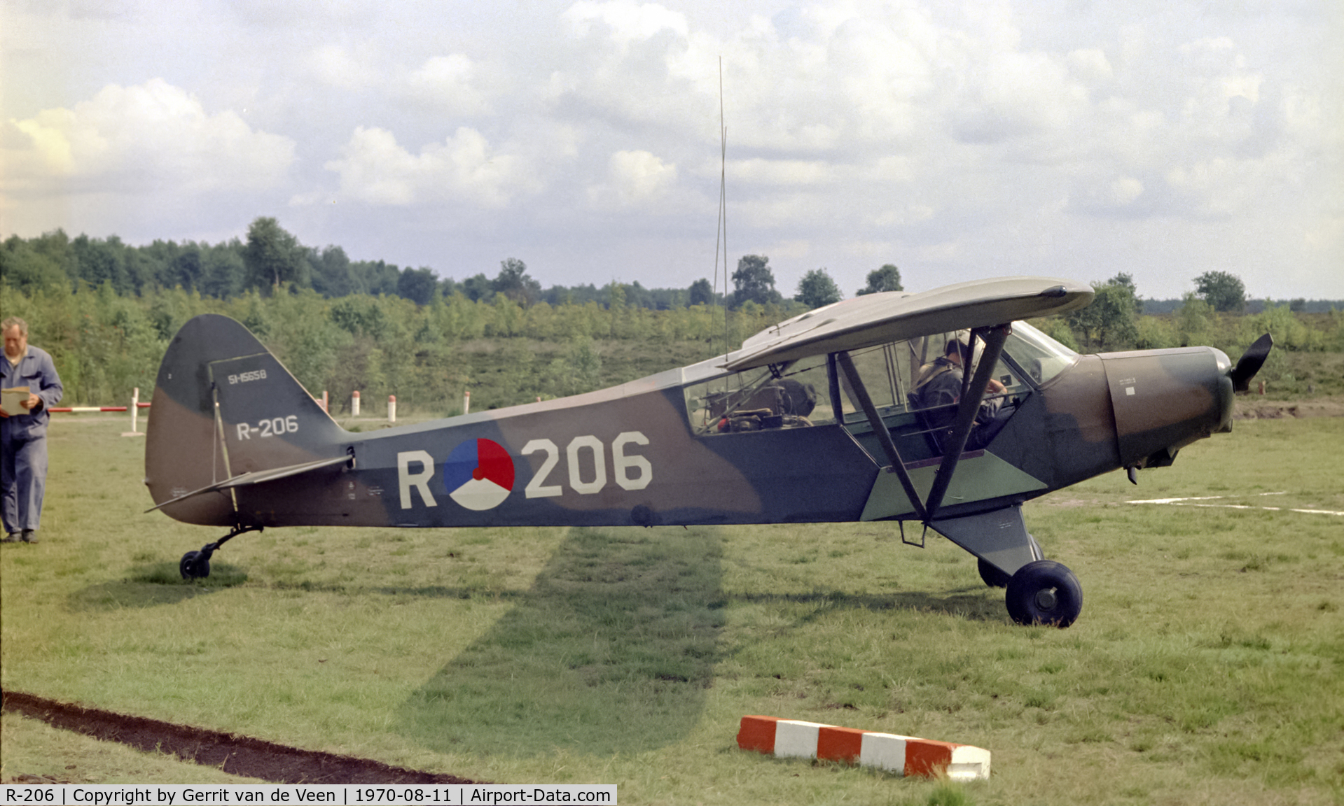 R-206, 1951 Piper L-21A Super Cub (PA-18-125) C/N 18-575, a nice colourphoto shot at Ermelo LAS