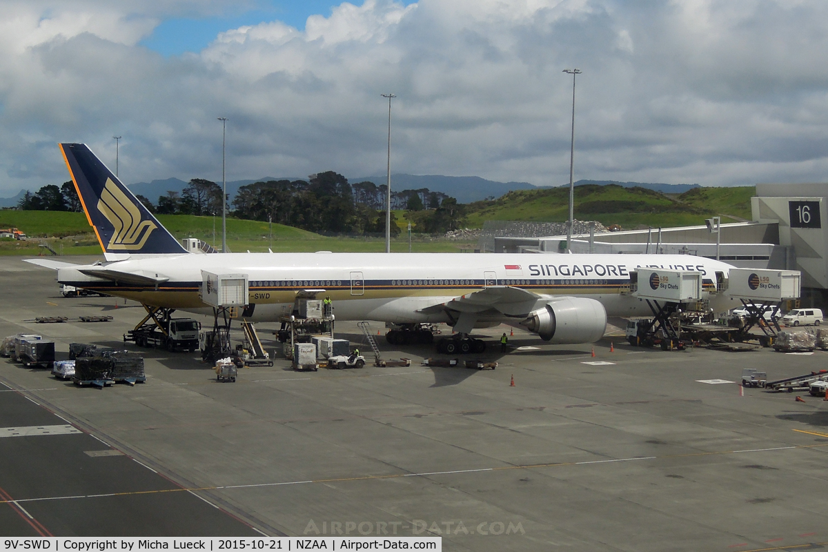 9V-SWD, 2006 Boeing 777-312/ER C/N 34569, At Auckland