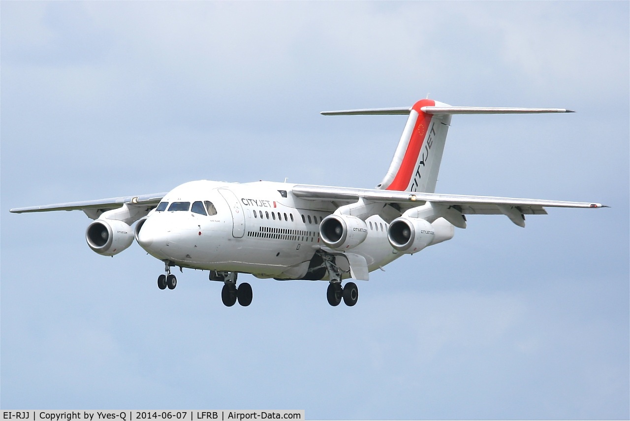 EI-RJJ, 1999 BAE Systems Avro 146-RJ85 C/N E.2347, British Aerospace Avro 146-RJ85, Short approach rwy 25L, Brest-Bretagne airport (LFRB-BES)