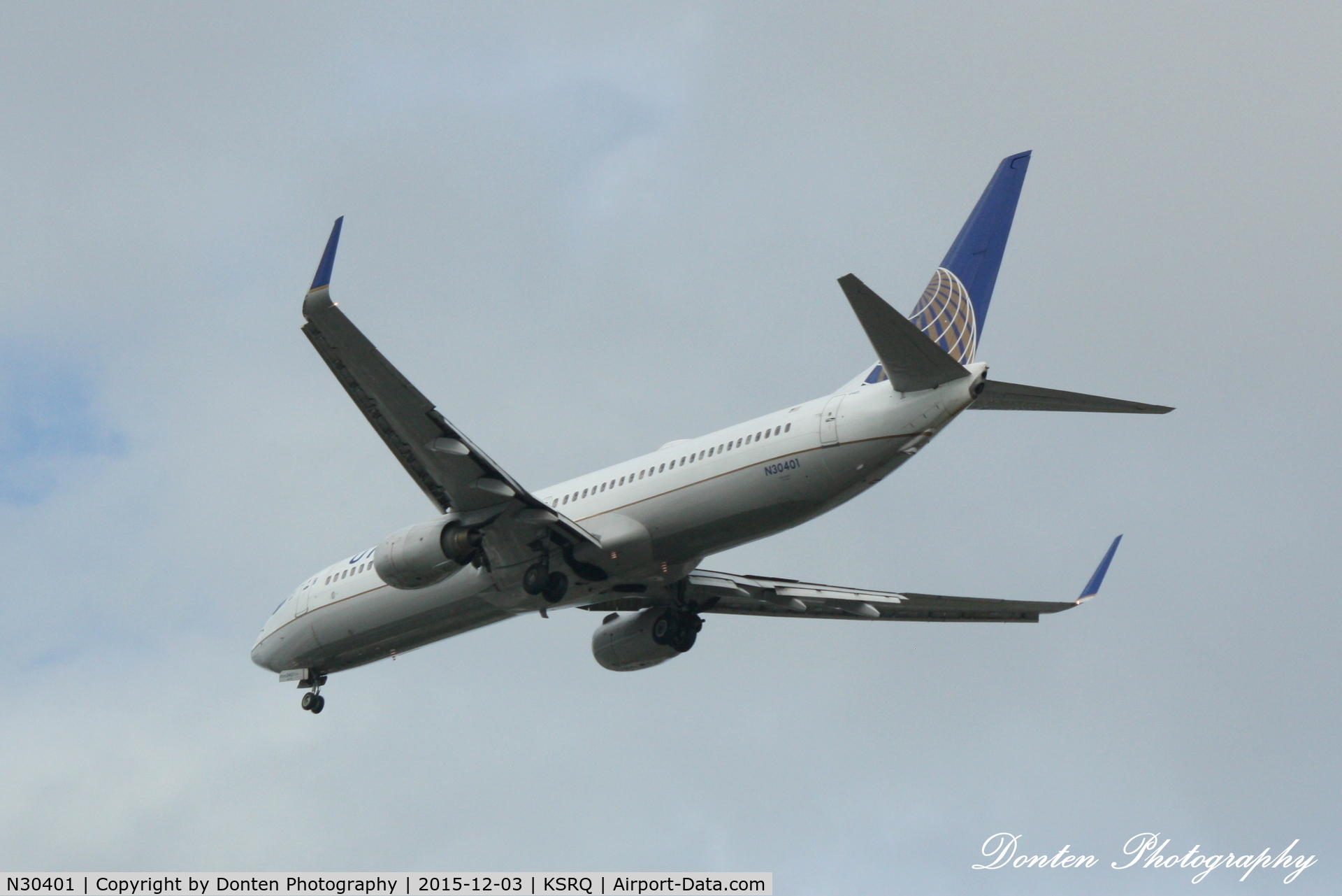 N30401, 2001 Boeing 737-924 C/N 30118, United Flight 1778 (N30401) arrives at Sarasota-Bradenton International Airport following flight from Chicago-O'Hare International Airport