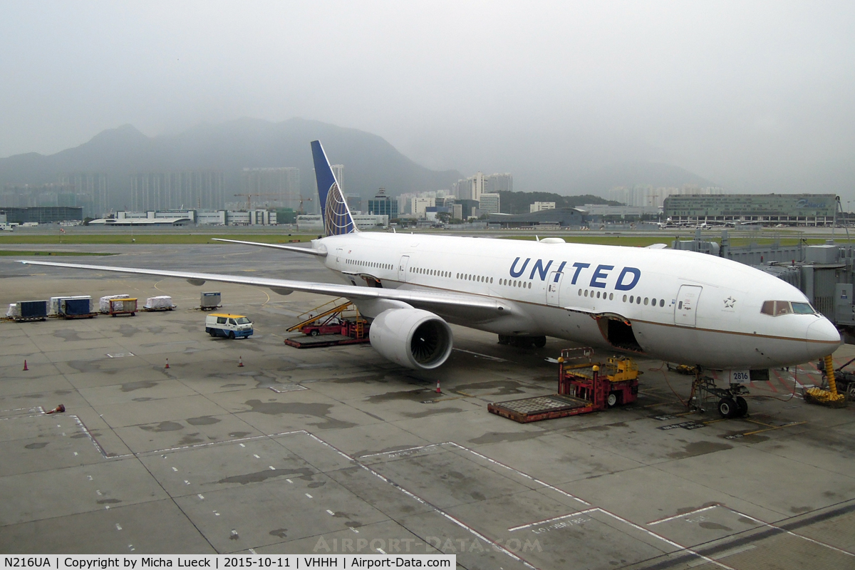 N216UA, 2000 Boeing 777-222 C/N 30549, At Hong Kong
