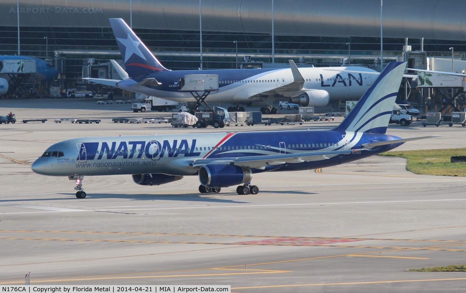 N176CA, 1990 Boeing 757-28A C/N 24543, National