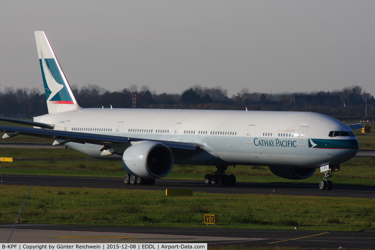 B-KPF, 2008 Boeing 777-367/ER C/N 36832/692, On the way to takeoff from rwy 23L