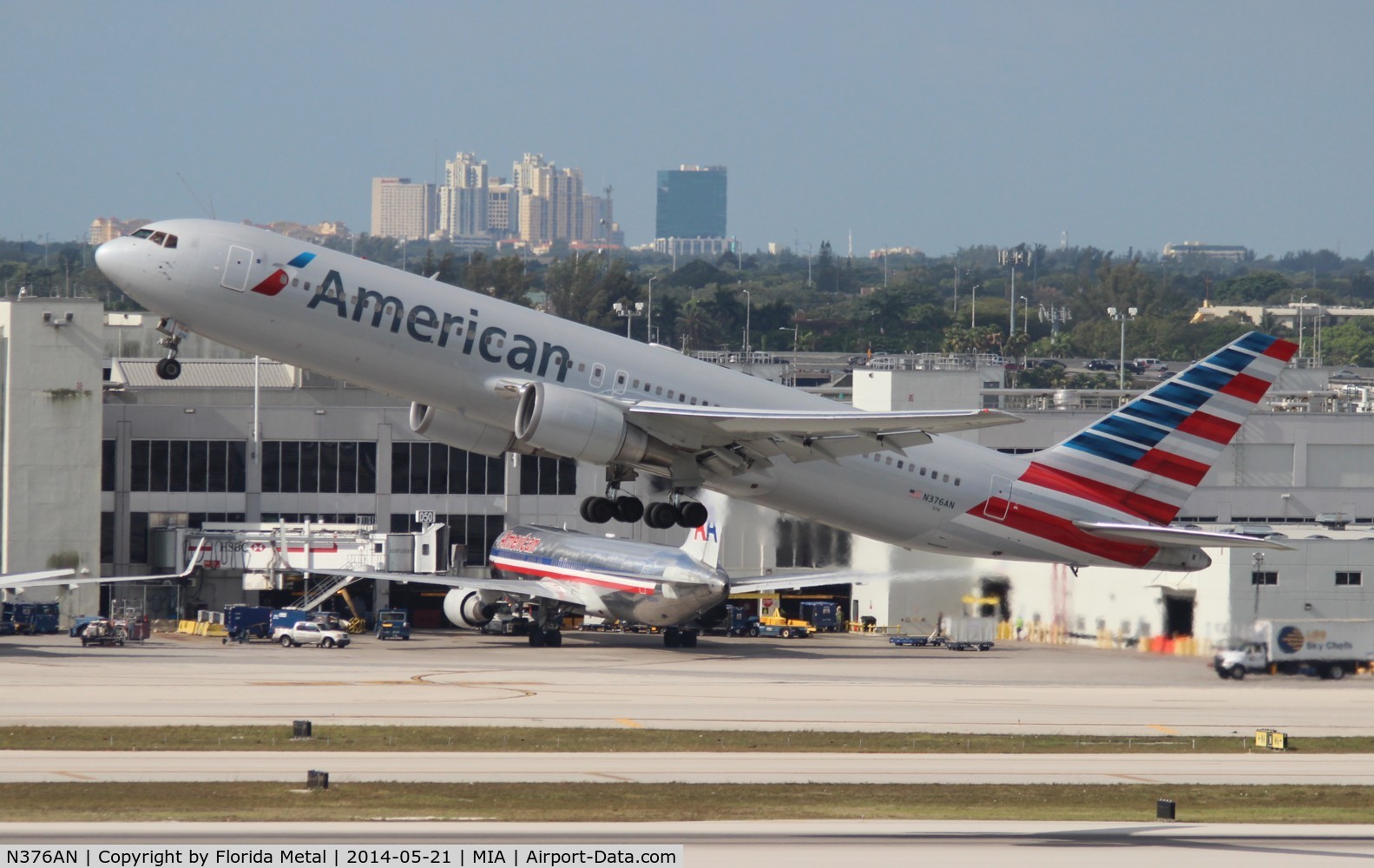 N376AN, 1992 Boeing 767-323 C/N 25445, American