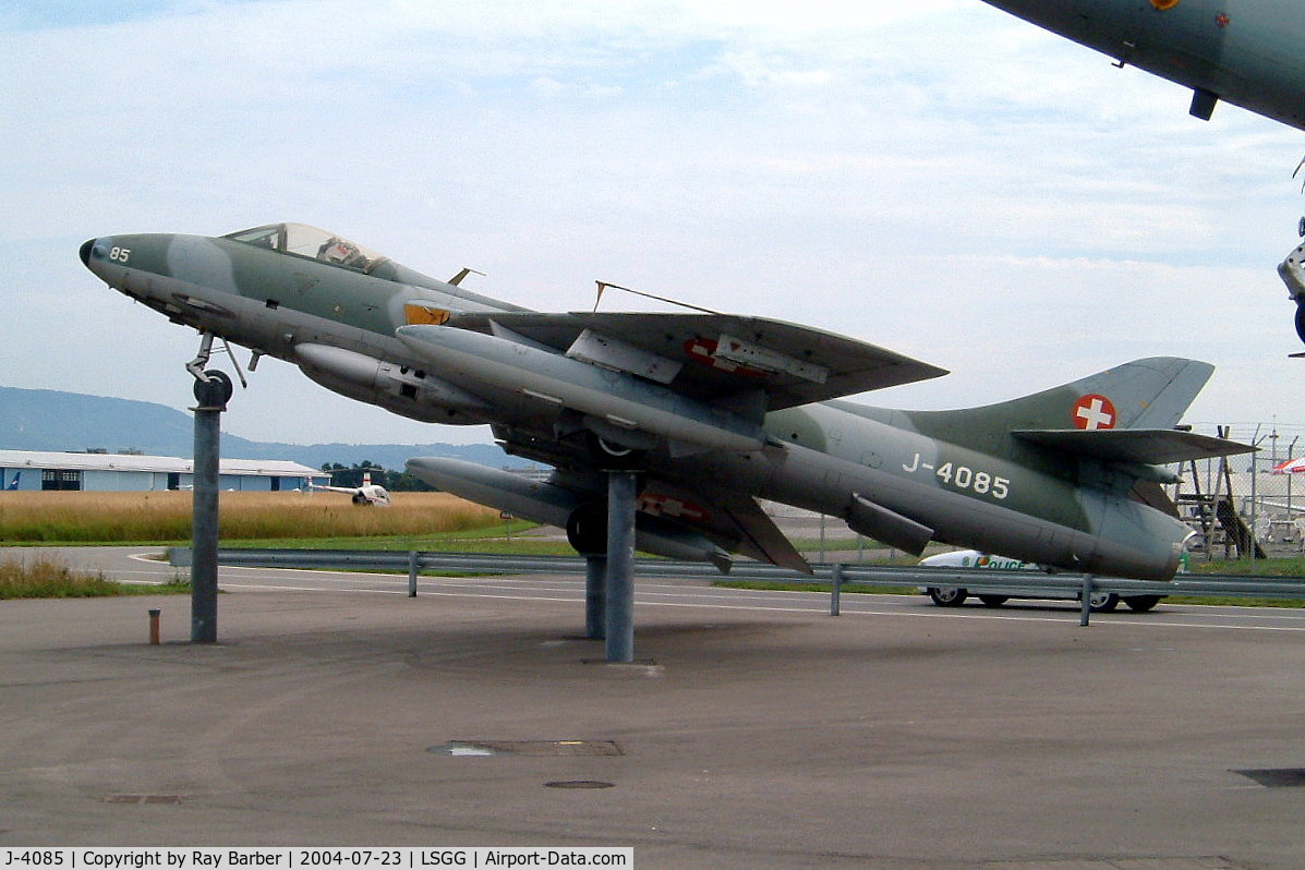 J-4085, 1955 Hawker Hunter F.58 C/N 41H/697452, Hawker Hunter F.58 [41H/697452] (Swiss Air Force) Geneva~HB 23/07/2004