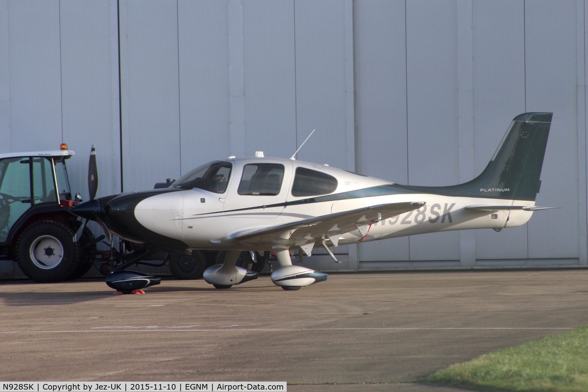N928SK, 2014 Cirrus SR22T C/N 0928, outside Multiflight hanger at general aviation side of LBA,