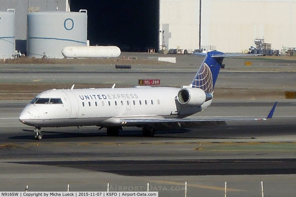 N916SW, 2002 Canadair CL-600-2B19 Regional Jet CRJ-200LR C/N 7634, At San Francisco