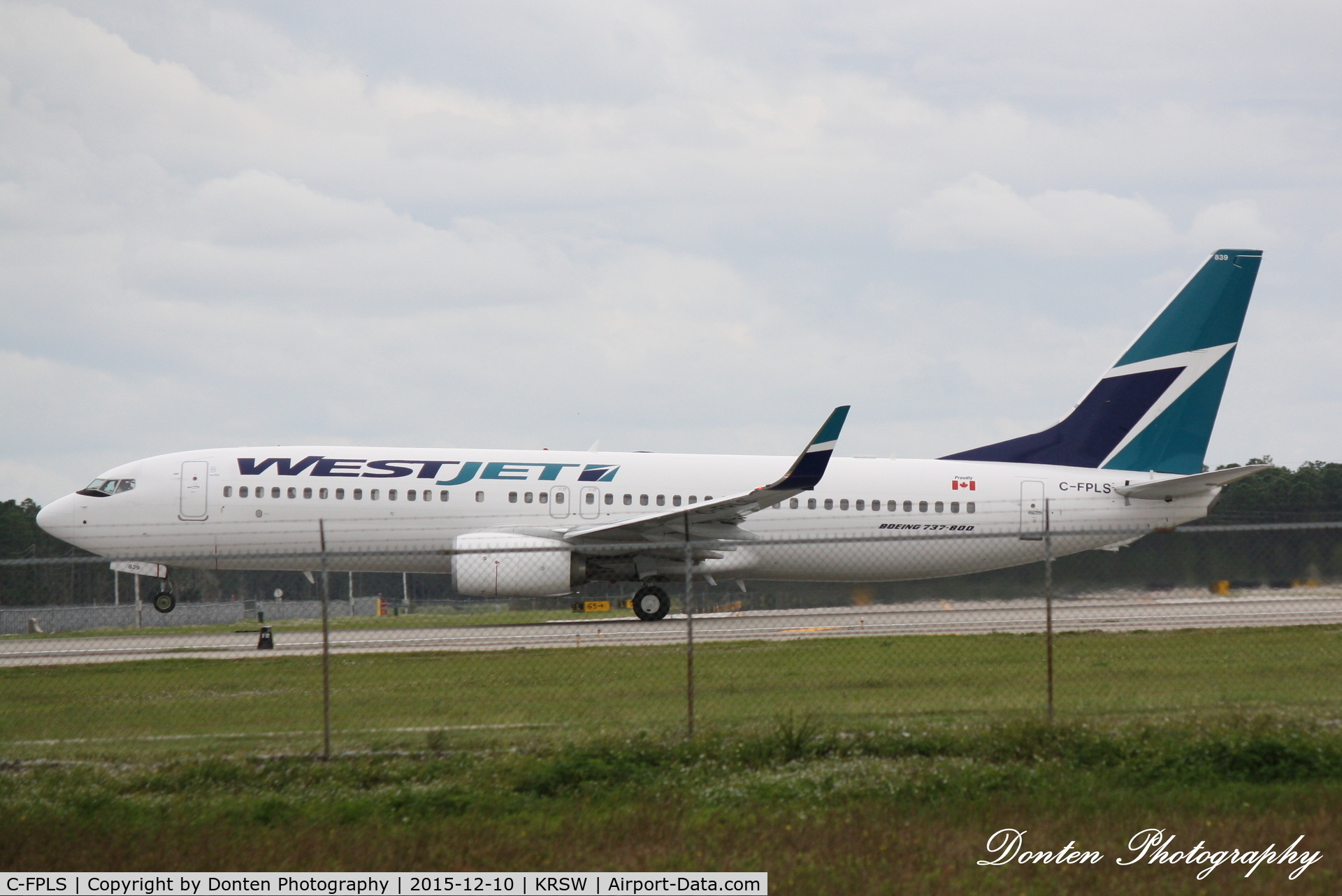 C-FPLS, 2015 Boeing 737-8CT C/N 60132, WestJet Flight 1185 (C-FPLS) departs Southwest Florida International Airport enroute to Toronto-Pearson International Airport