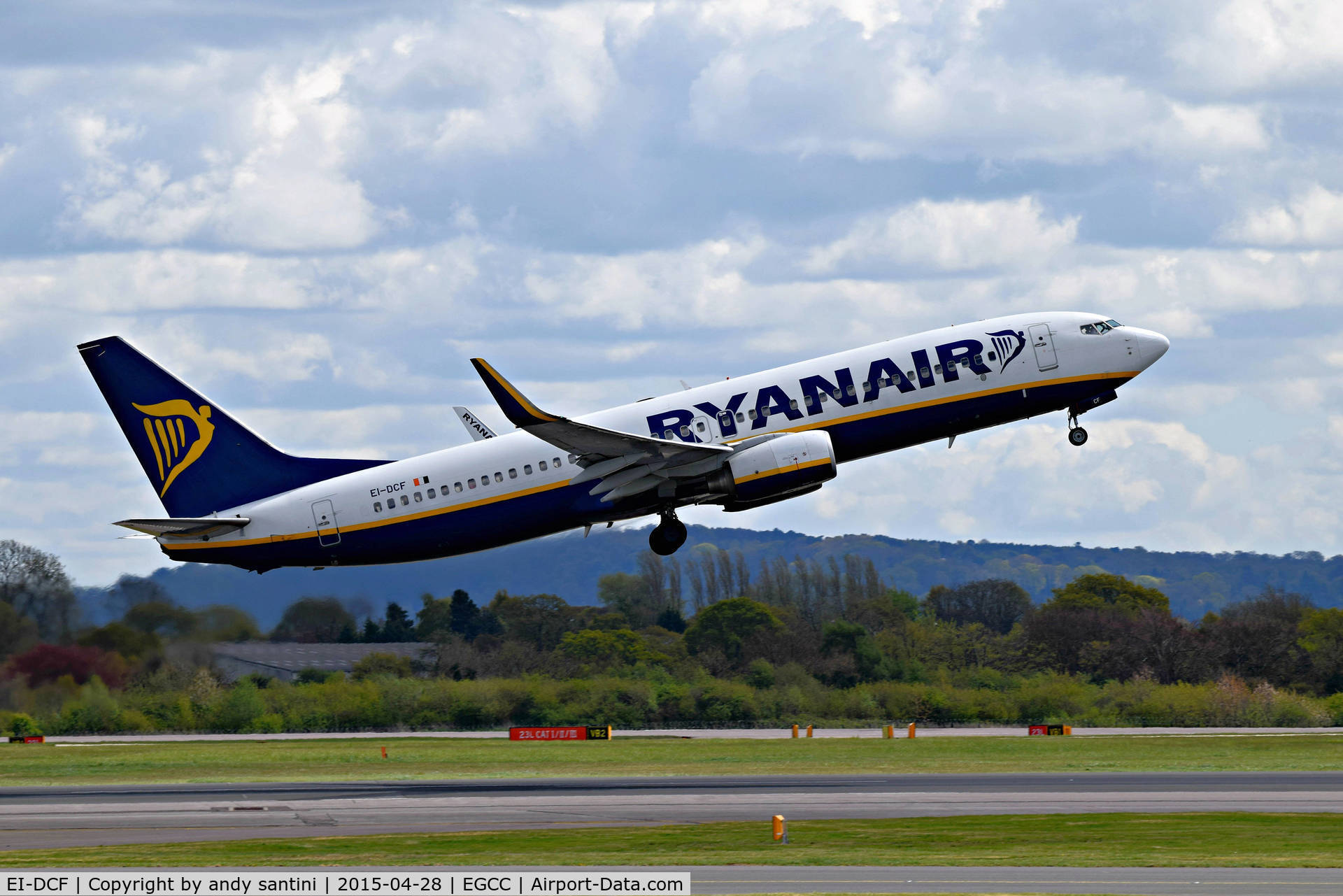 EI-DCF, 2004 Boeing 737-8AS C/N 33804, just took off man egcc uk