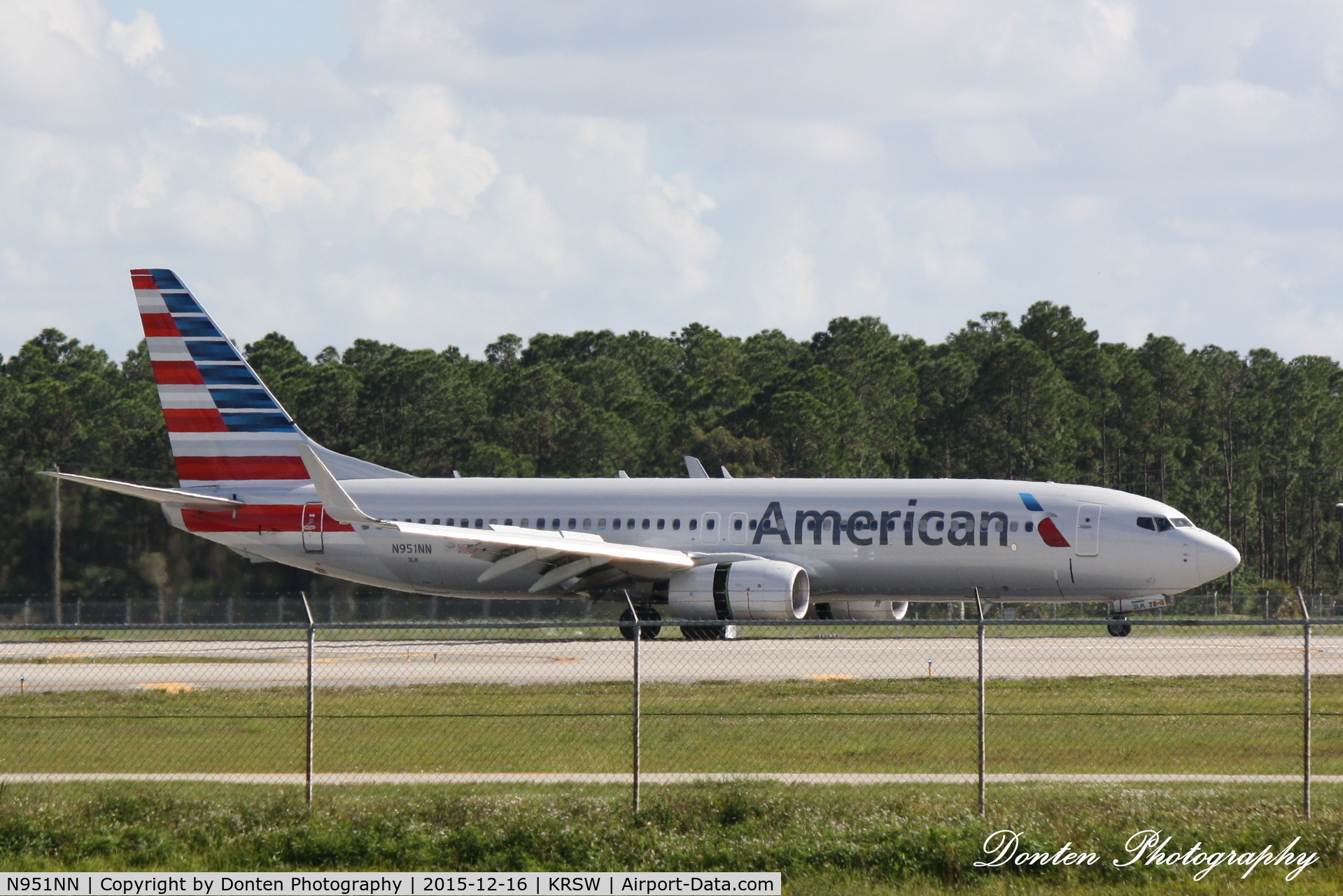 N951NN, 2014 Boeing 737-823 C/N 33327, American Flight 1477 (N951NN) arrives at Southwest Florida International Airport following flight from Chicago-O'Hare International Airport