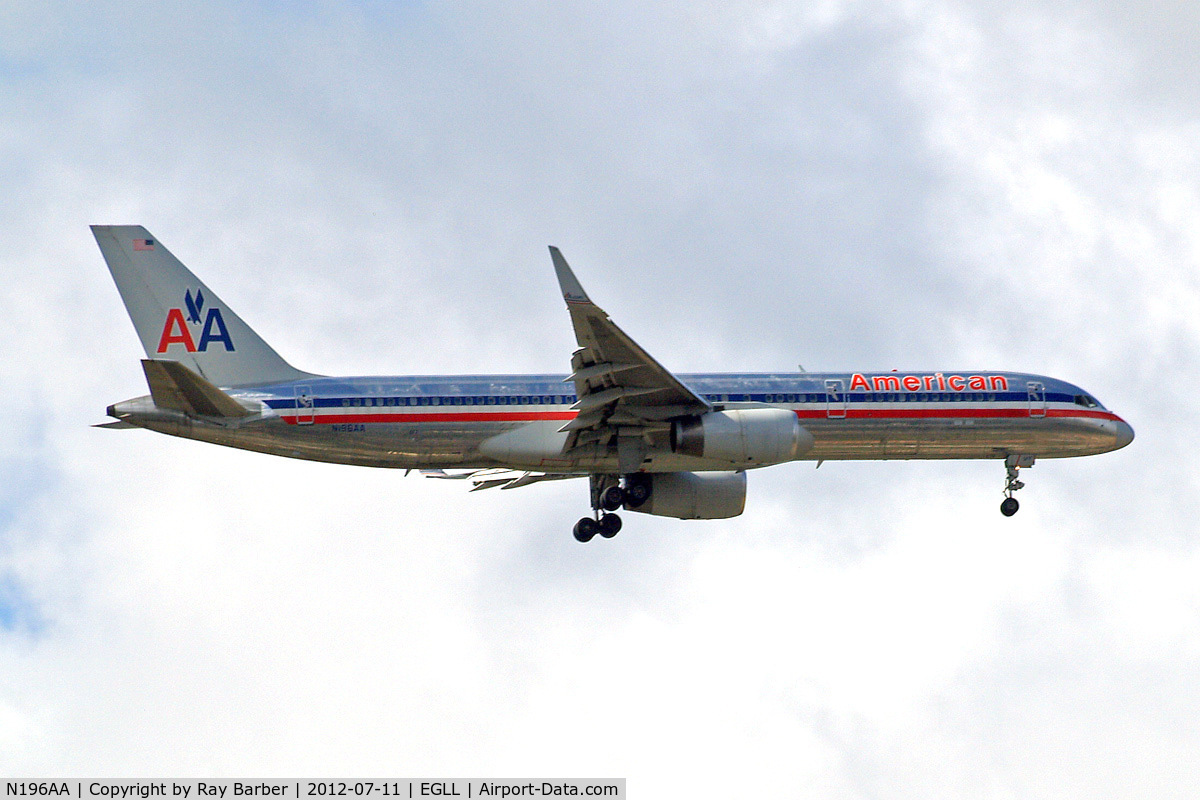 N196AA, 2001 Boeing 757-223 C/N 32390, Boeing 757-223 [32390] (American Airlines) Home~G 11/07/2012. On approach 27L.