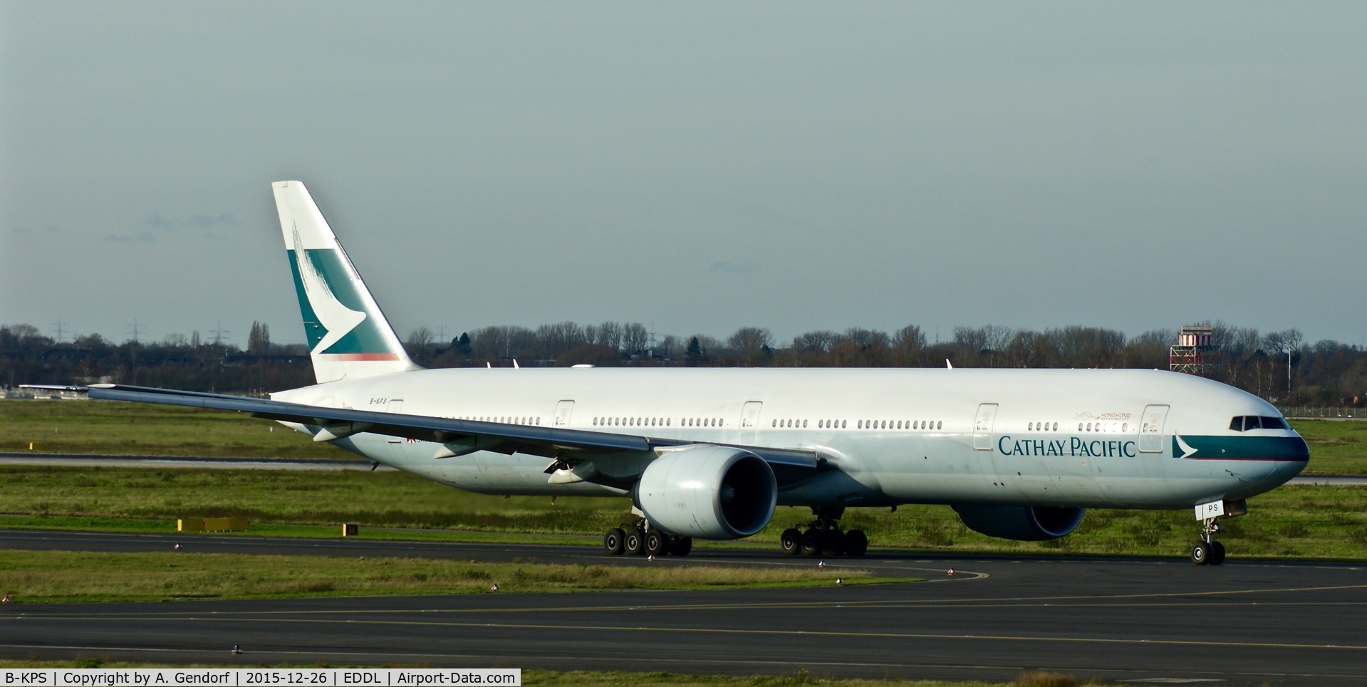 B-KPS, 2011 Boeing 777-367/ER C/N 39232, Cathay Pacific, is here taxiing to RWY23L at Düsseldorf Int'l(EDDL)