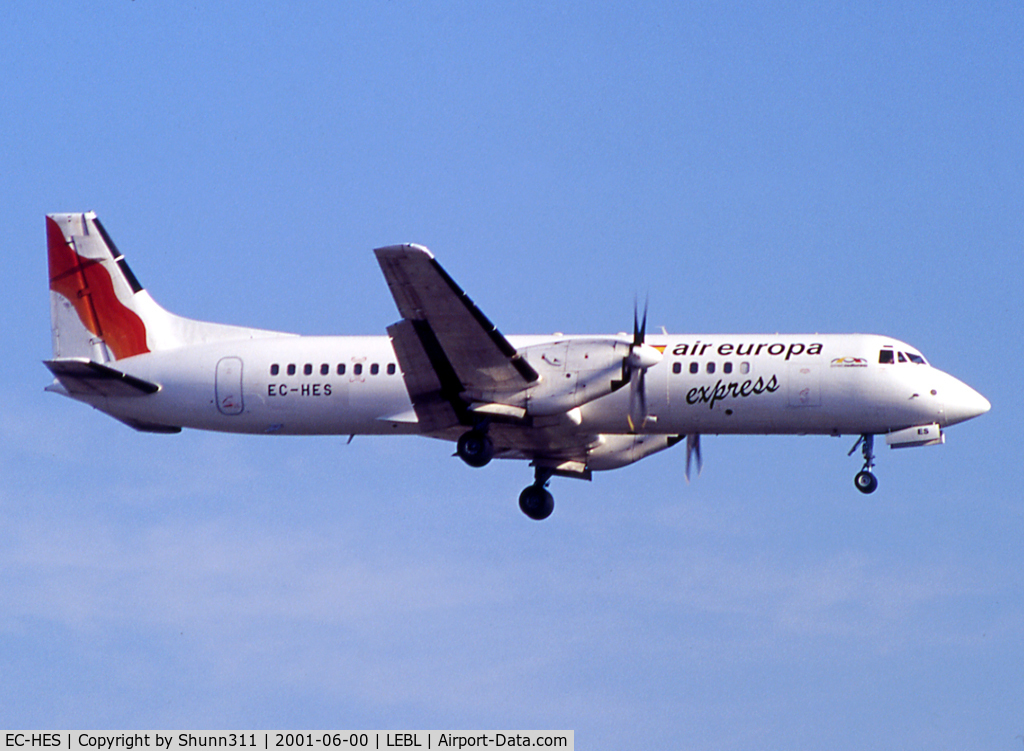 EC-HES, 1991 British Aerospace ATP C/N 2042, Landing rwy 25 in old c/s