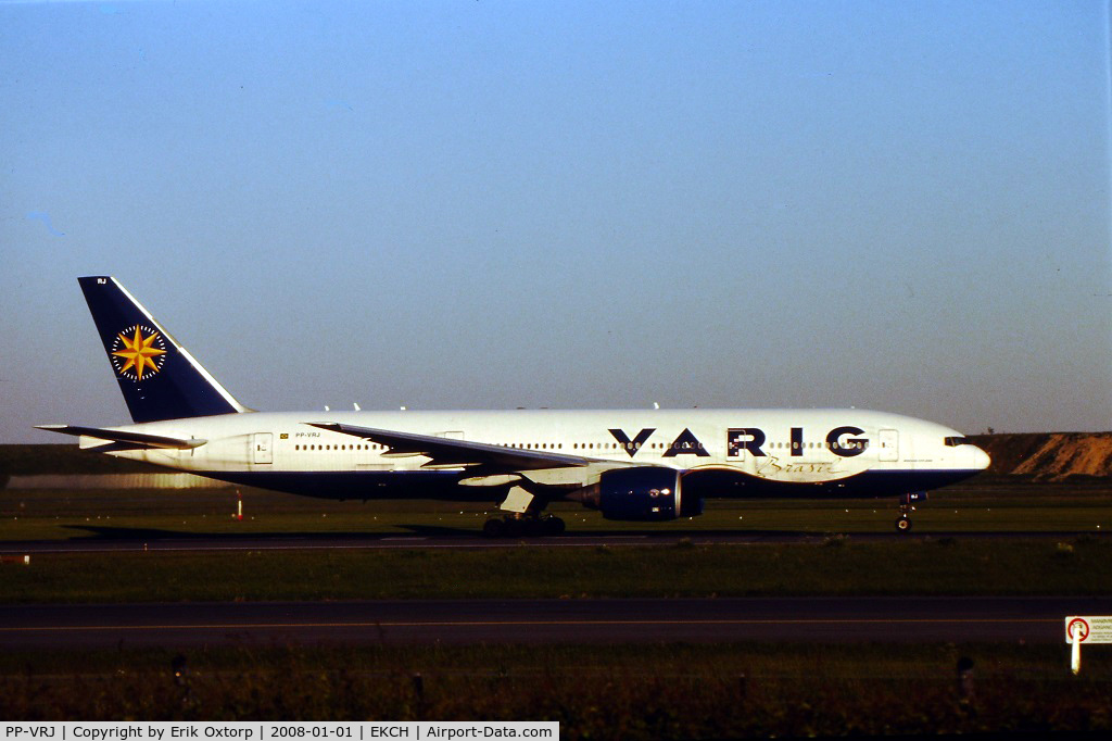 PP-VRJ, 1995 Boeing 777-222 C/N 26925, PP-VRJ in CPH JUN06